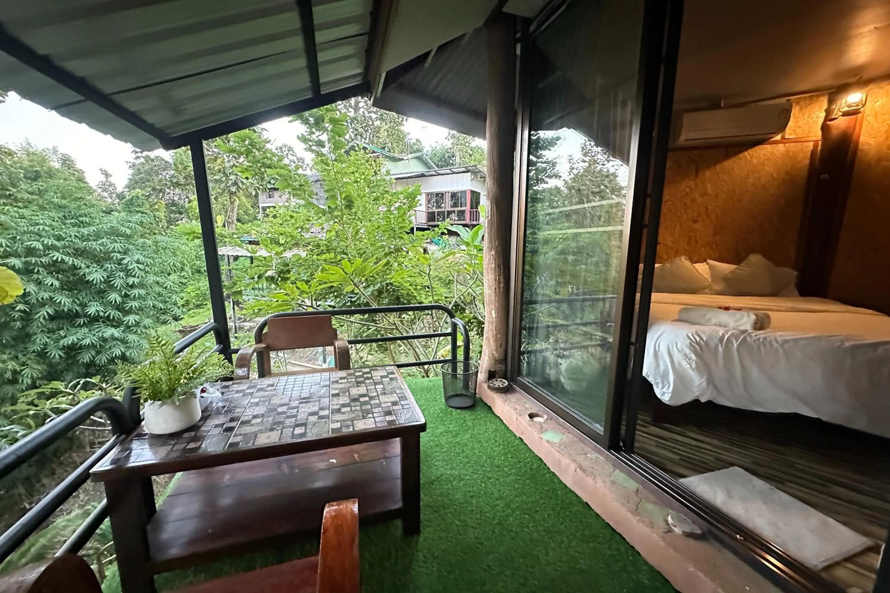 Patio, Bed in Baansuan Chomchun
