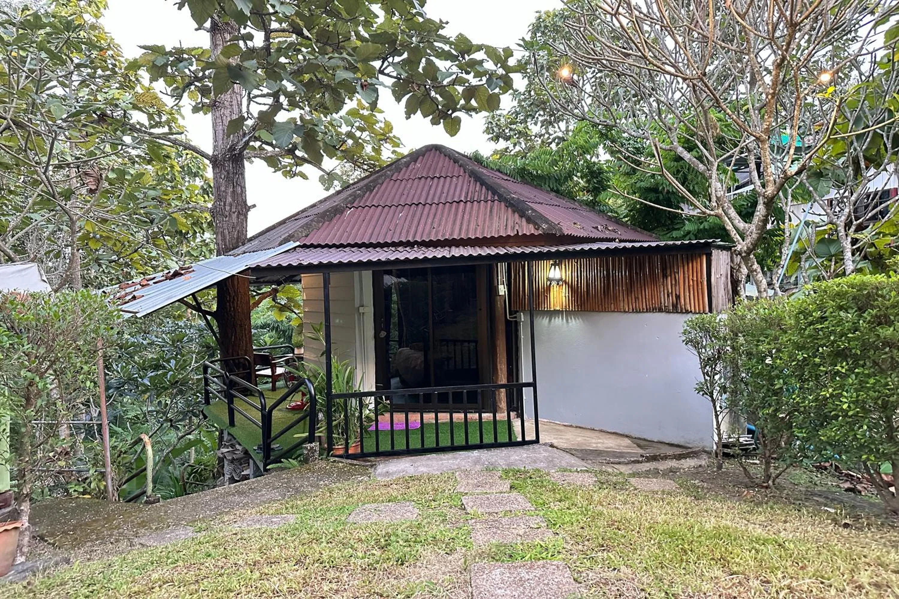 Property building in Baansuan Chomchun