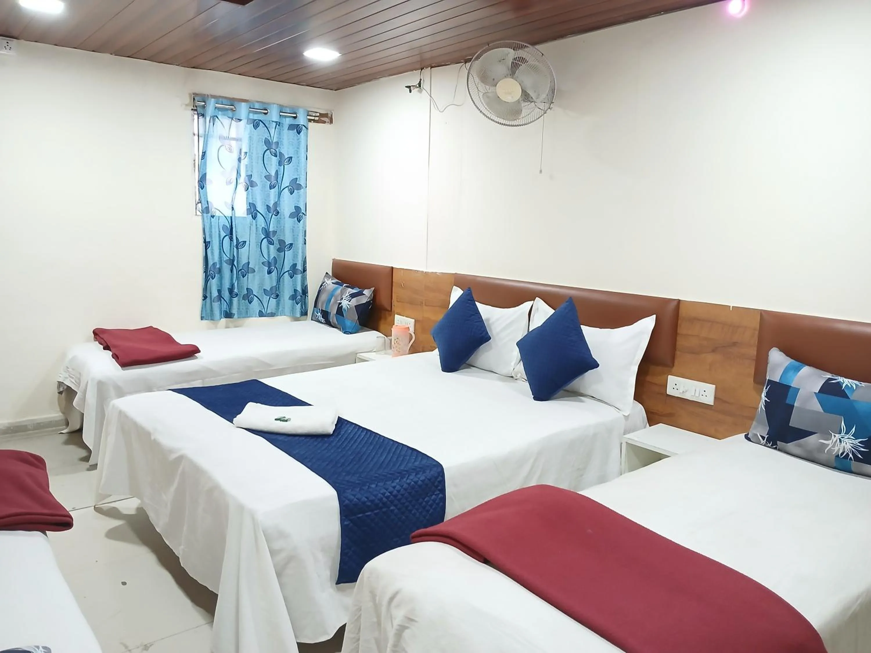 Single Bed in Male Dormitory Room with Shared Bathroom in Hotel yogeshwer