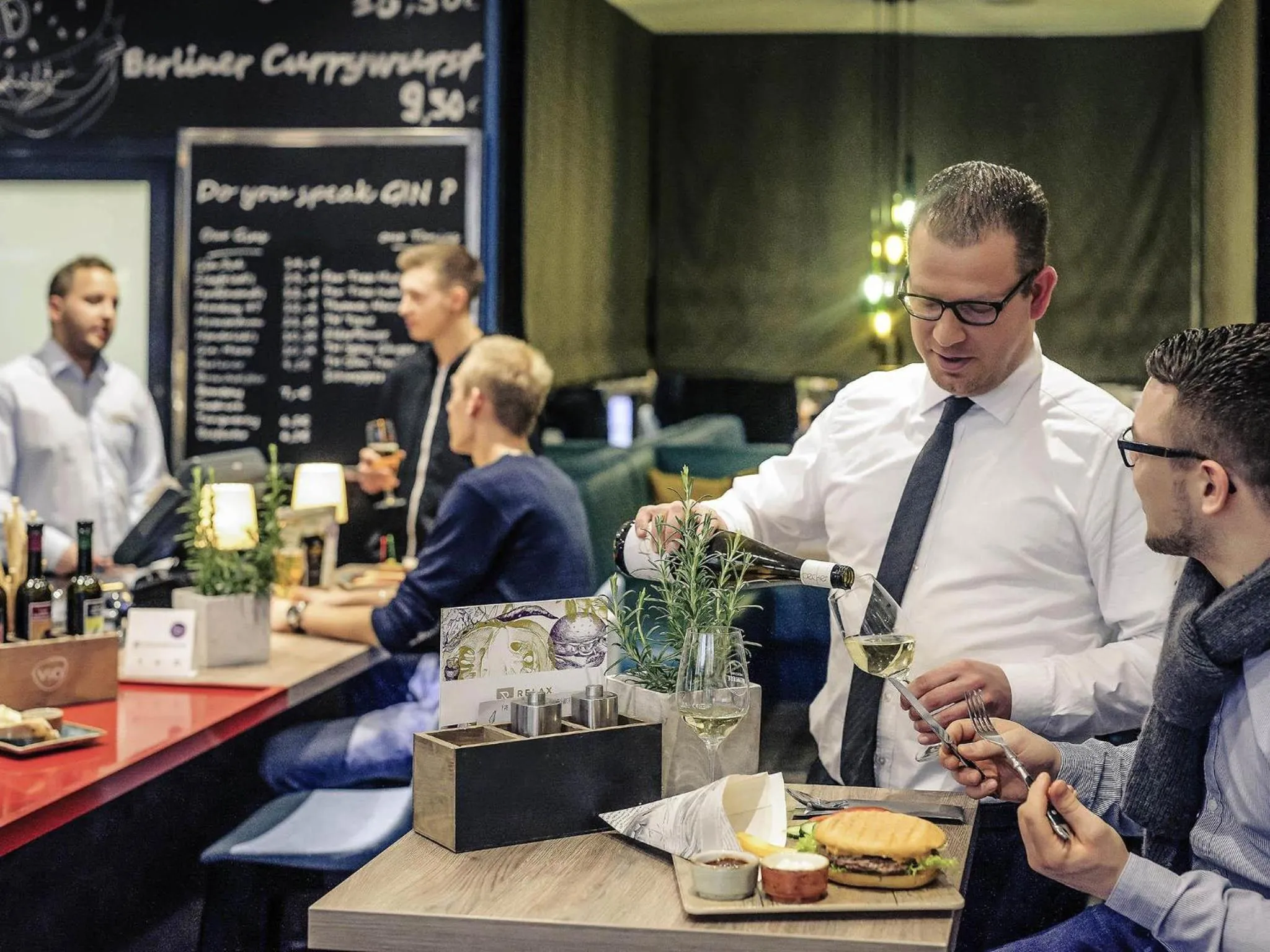 Lounge or bar in Mercure Hotel & Residenz Berlin Checkpoint Charlie