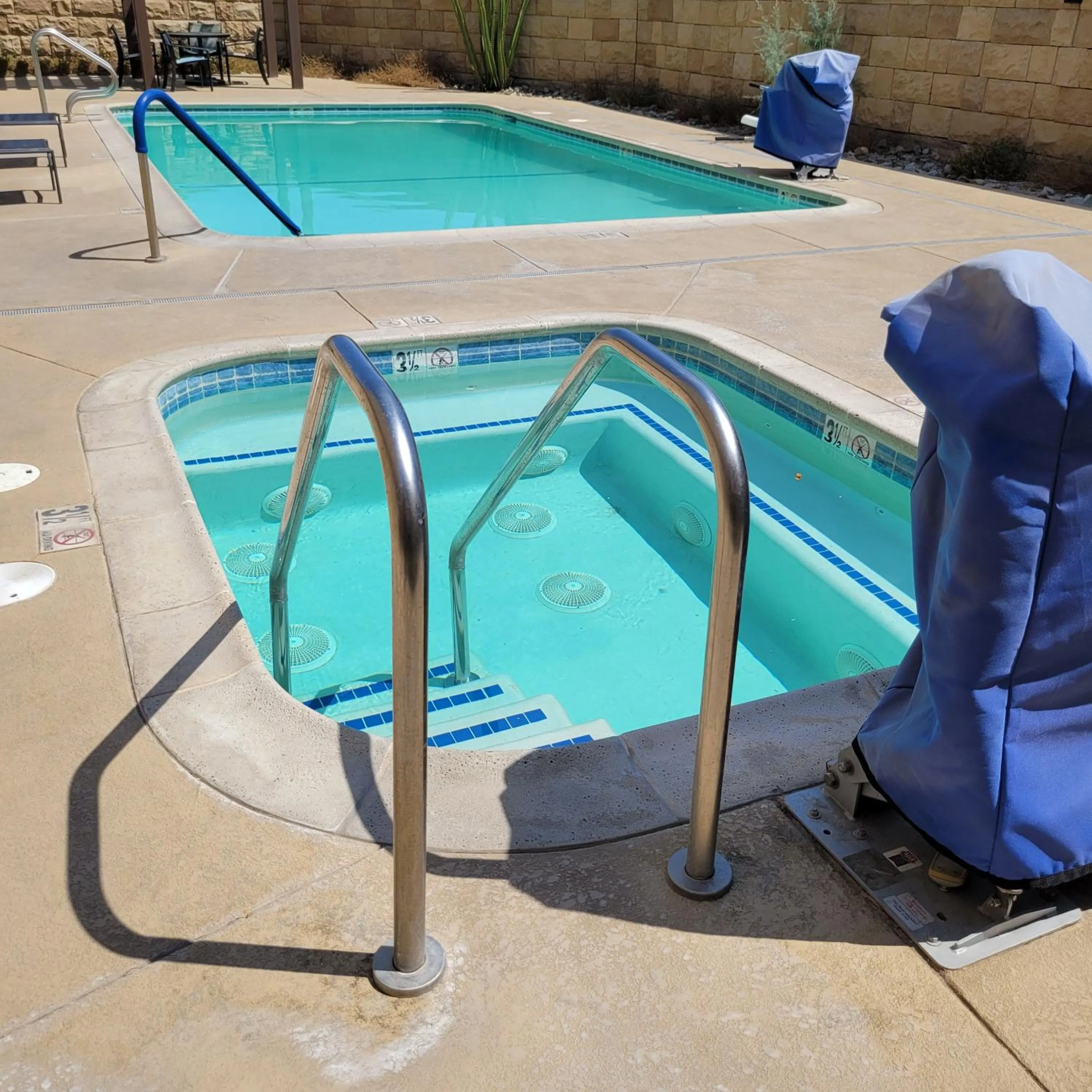 Swimming pool in Best Western Plus Coachella Valley Inn & Suites