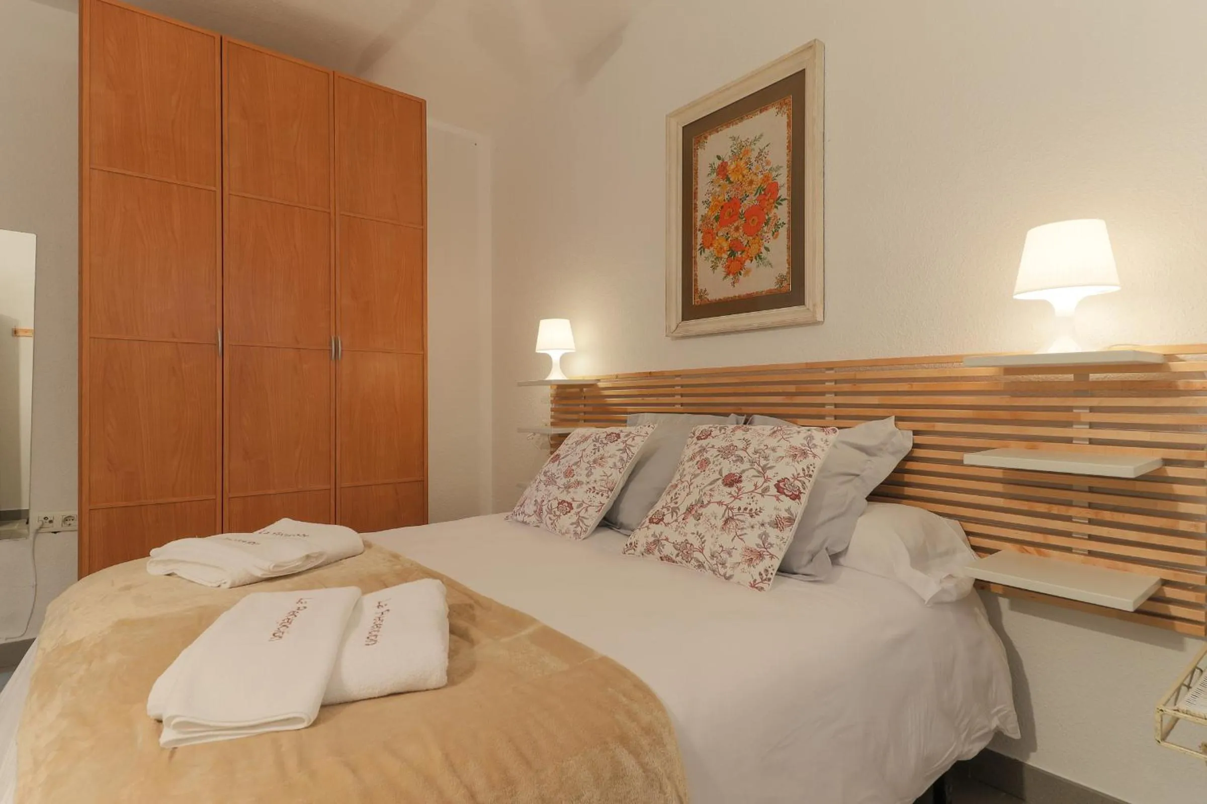 Bed in C52 - Seaside 2 Bedrooms By the Center