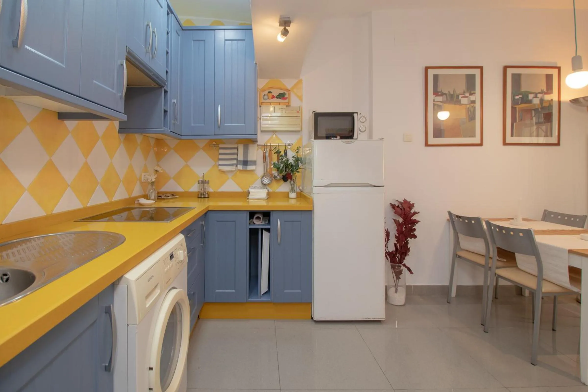 Kitchen or kitchenette in C52 - Seaside 2 Bedrooms By the Center
