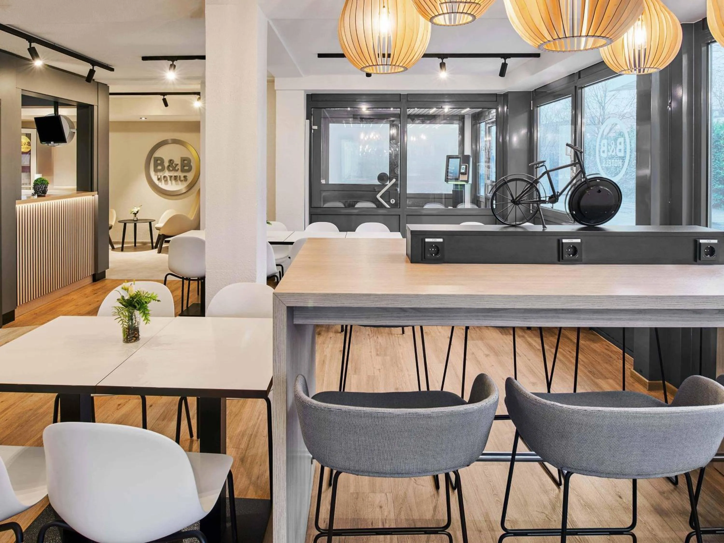 Lounge or bar in B&B HOTEL Wiesbaden-Ost