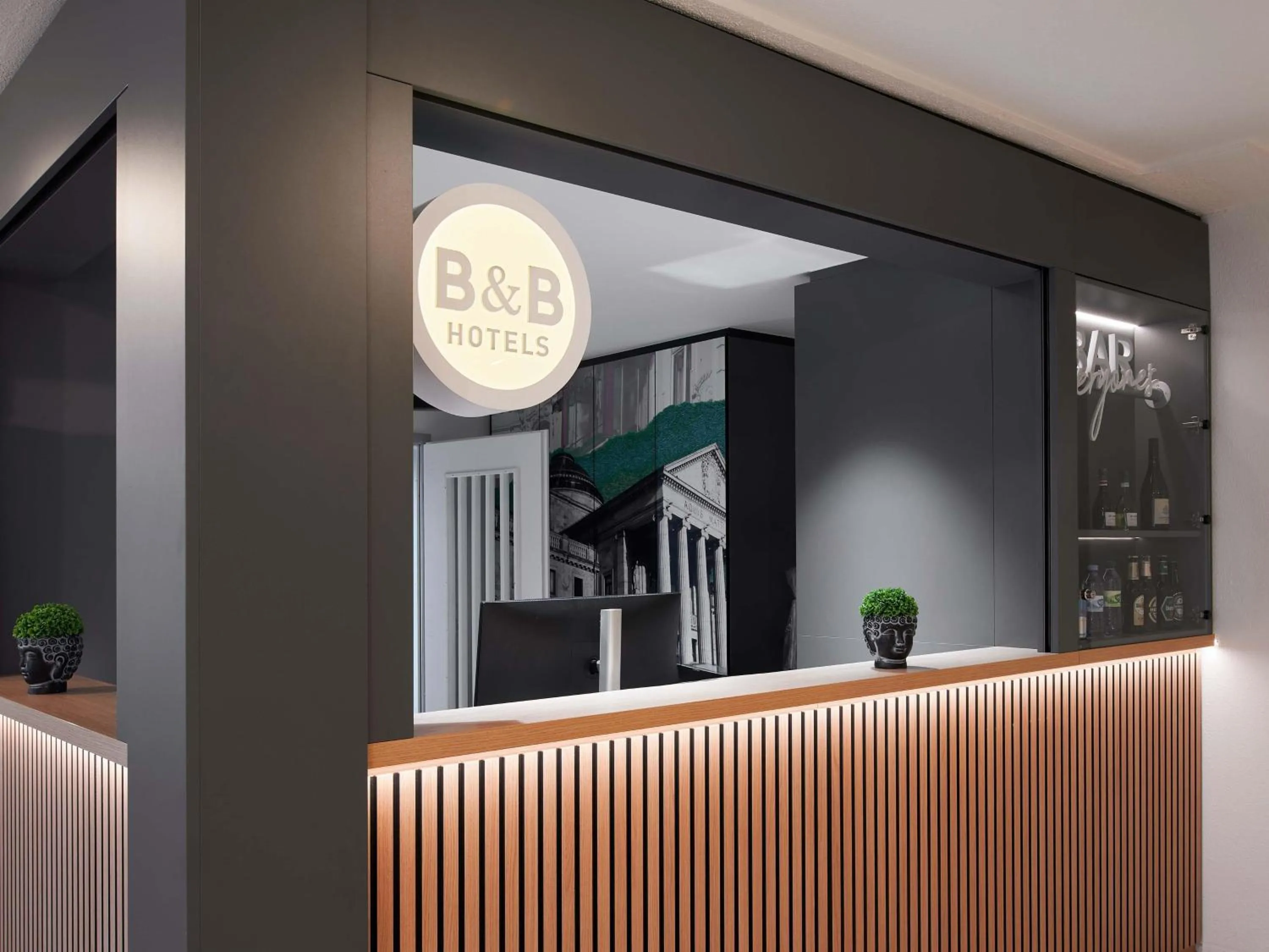 Lobby or reception in B&B HOTEL Wiesbaden-Ost