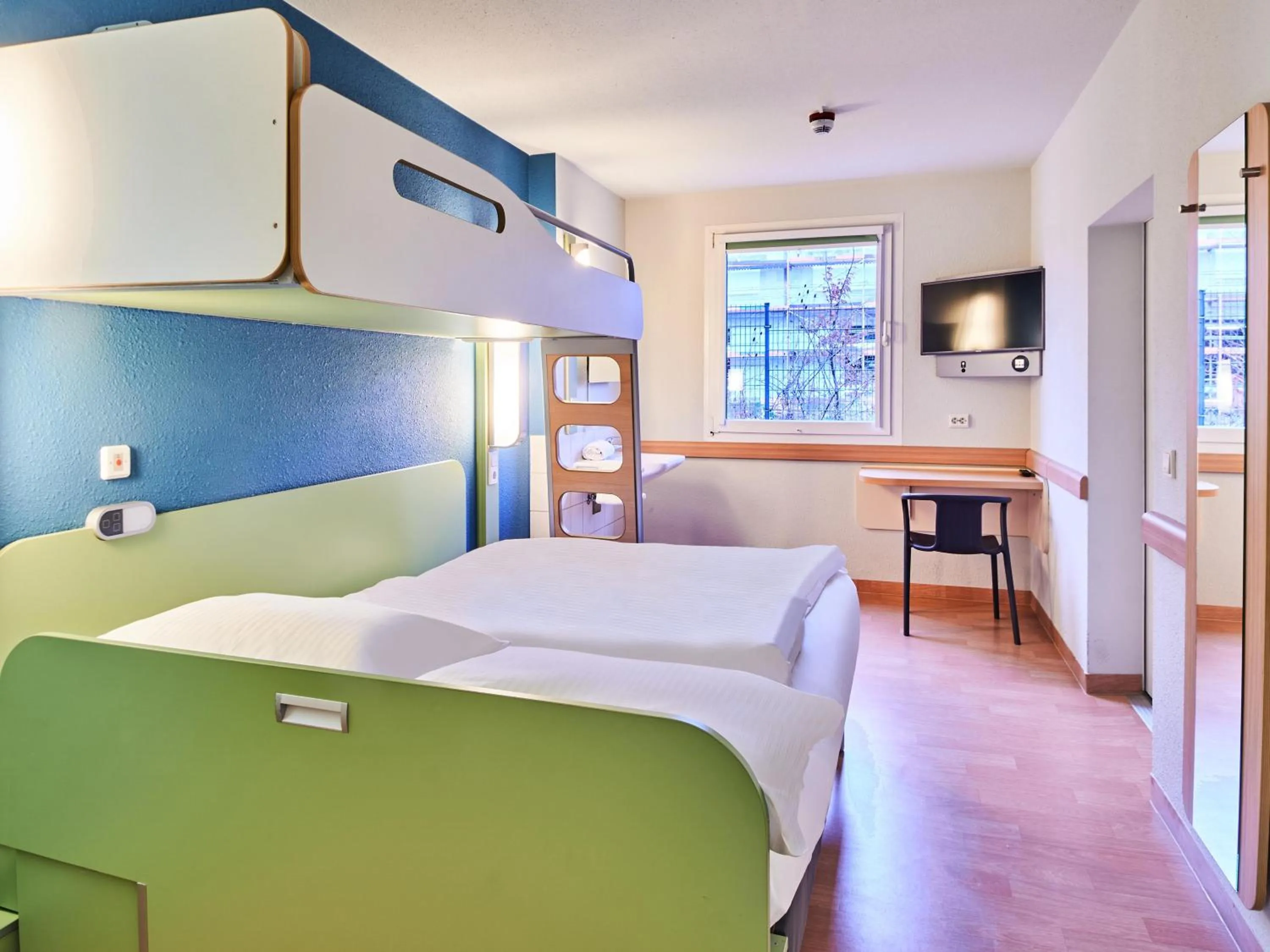 Photo of the whole room, Bed in ibis budget Wiesbaden Nordenstadt