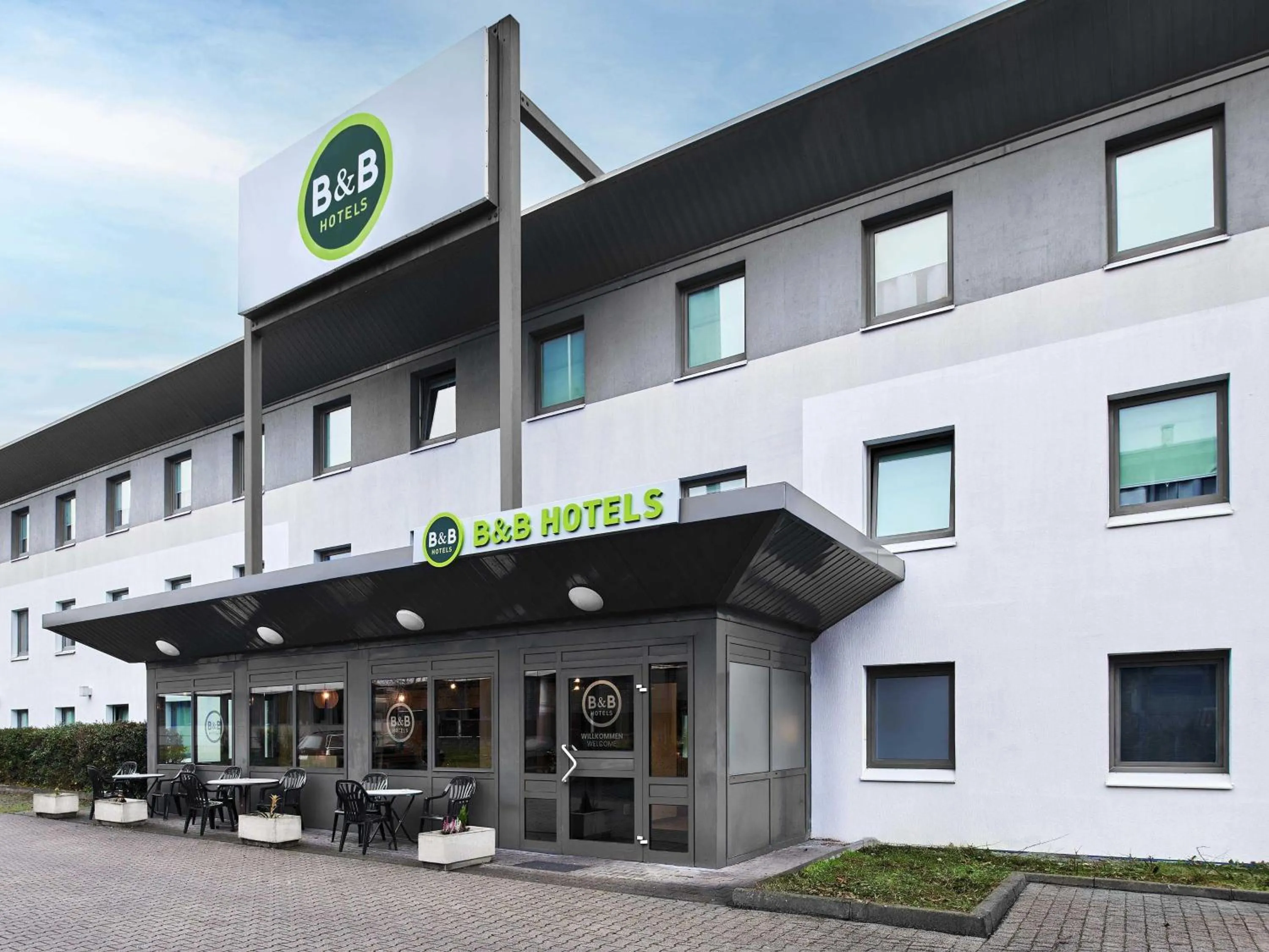 Property building in B&B HOTEL Wiesbaden-Ost