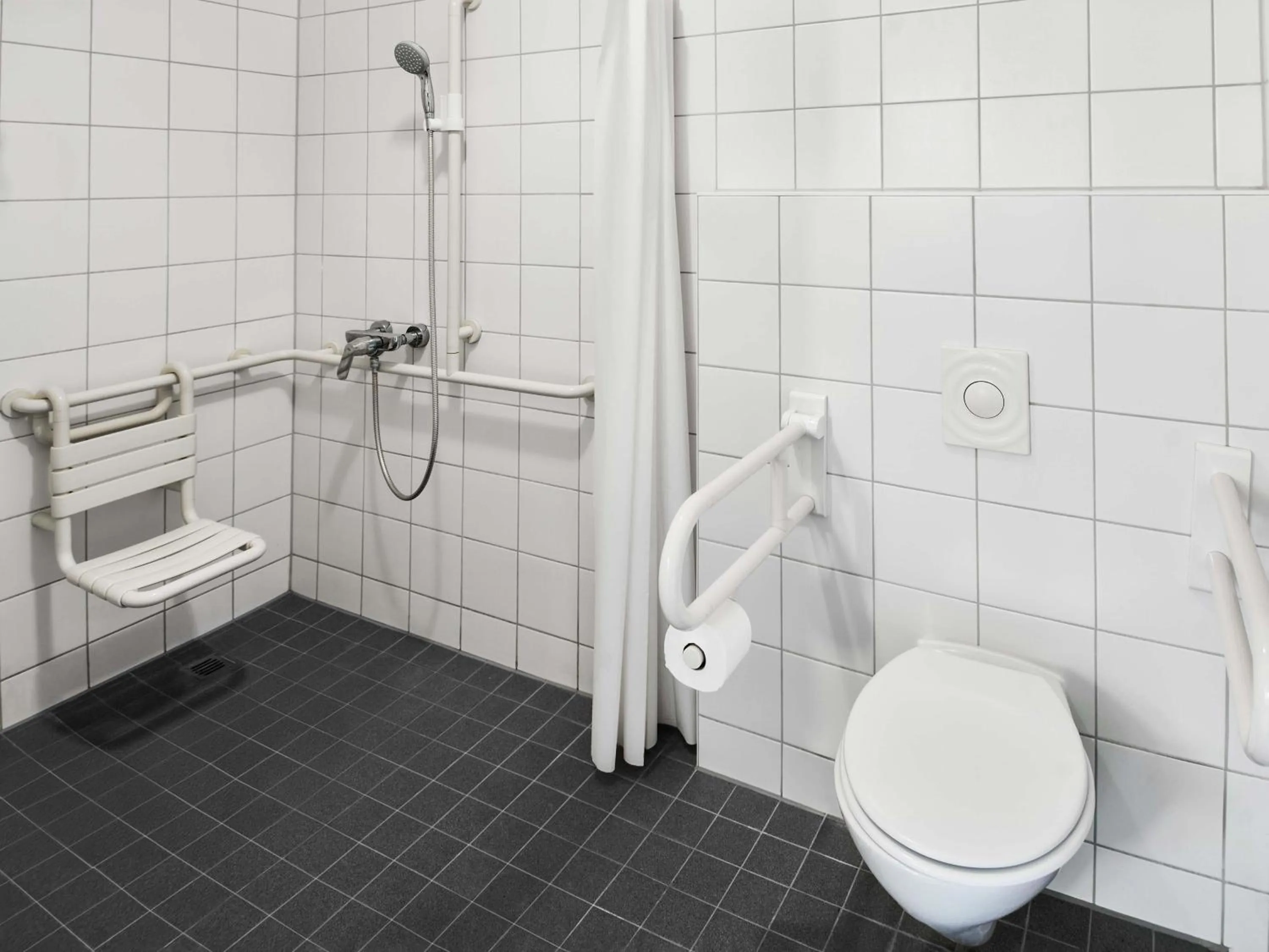 Photo of the whole room in B&B HOTEL Wiesbaden-Ost