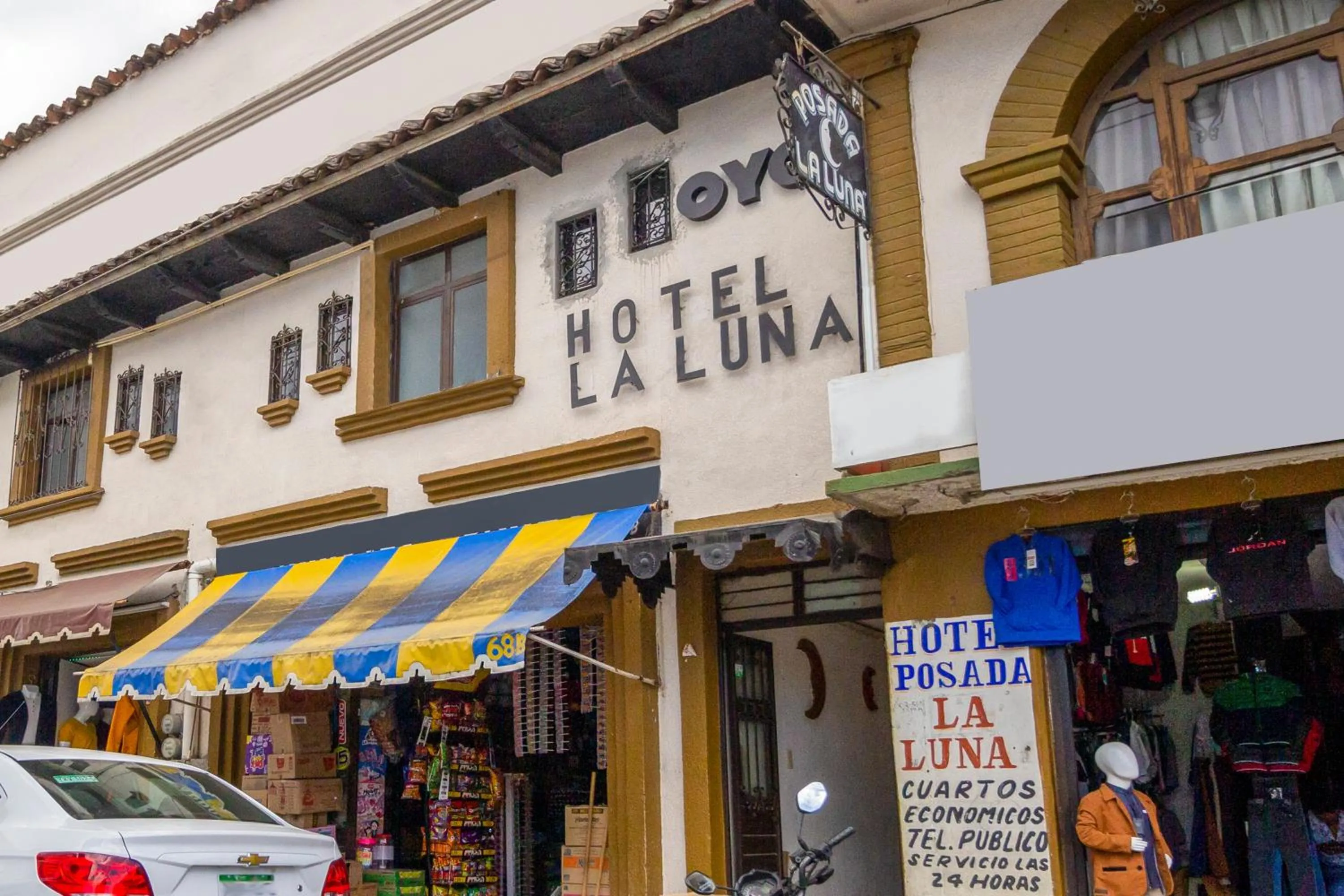 Facade/entrance in OYO Hotel La Luna, Templo de Santo Domingo de Guzmán