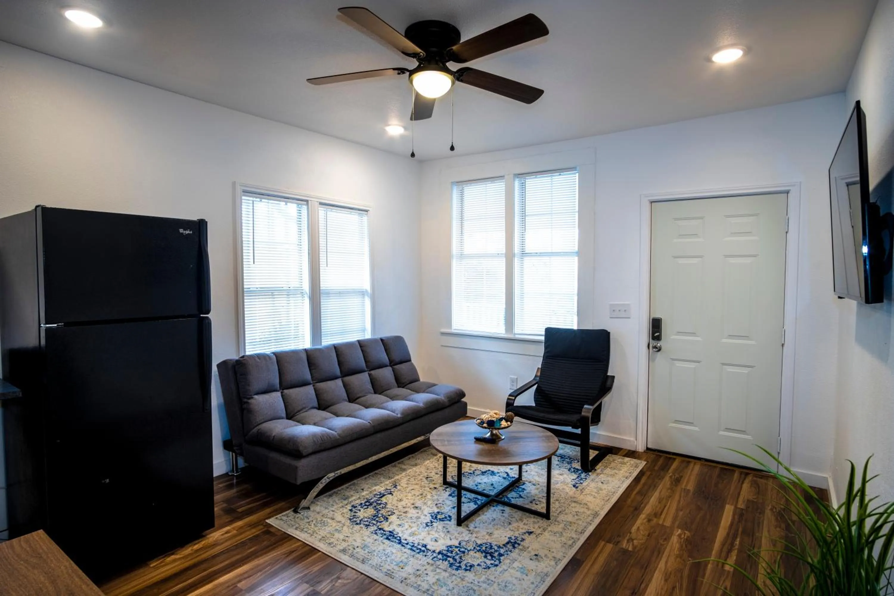 Living room in Downtown View Cozy 2BR1BA Home Sleeps 8