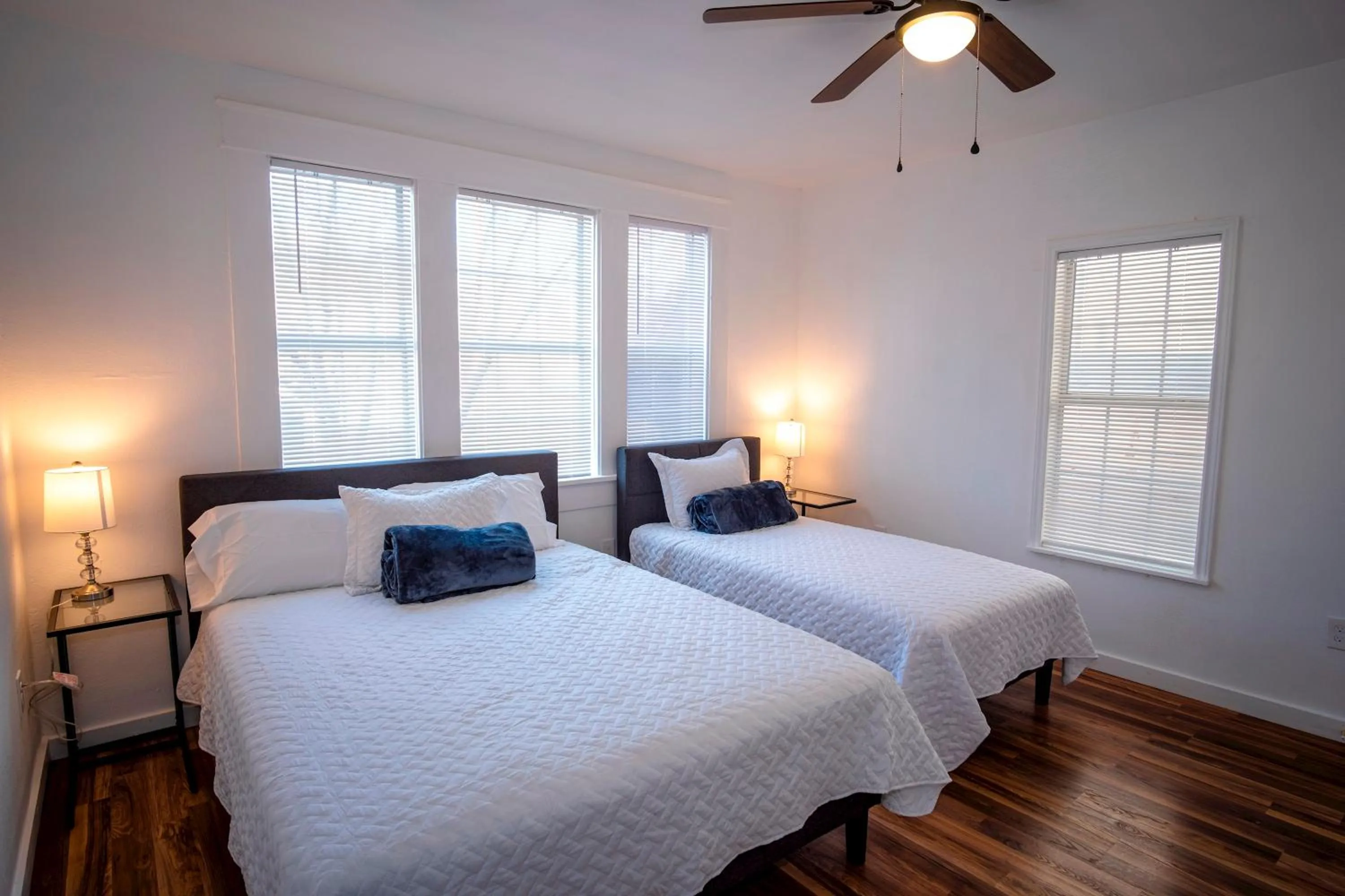 Bed in Downtown View Cozy 2BR1BA Home Sleeps 8