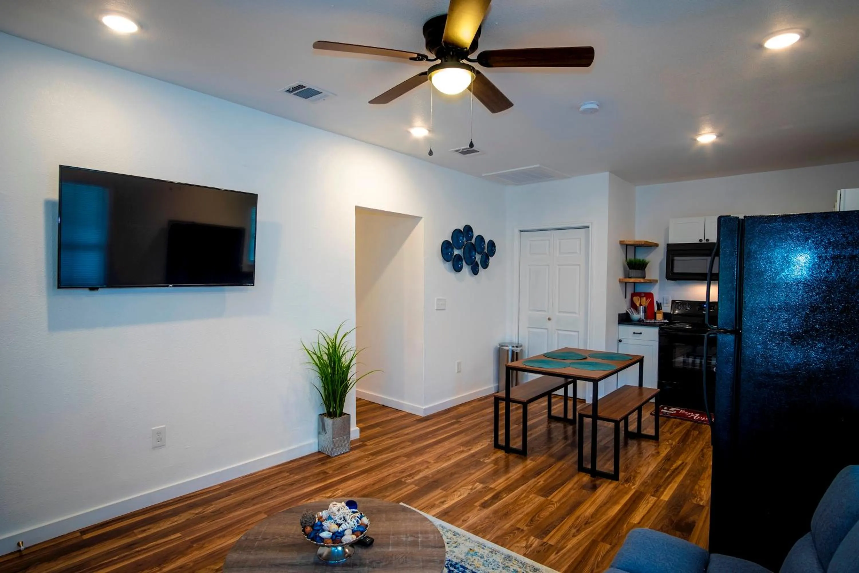 Dining area in Downtown View Cozy 2BR1BA Home Sleeps 8