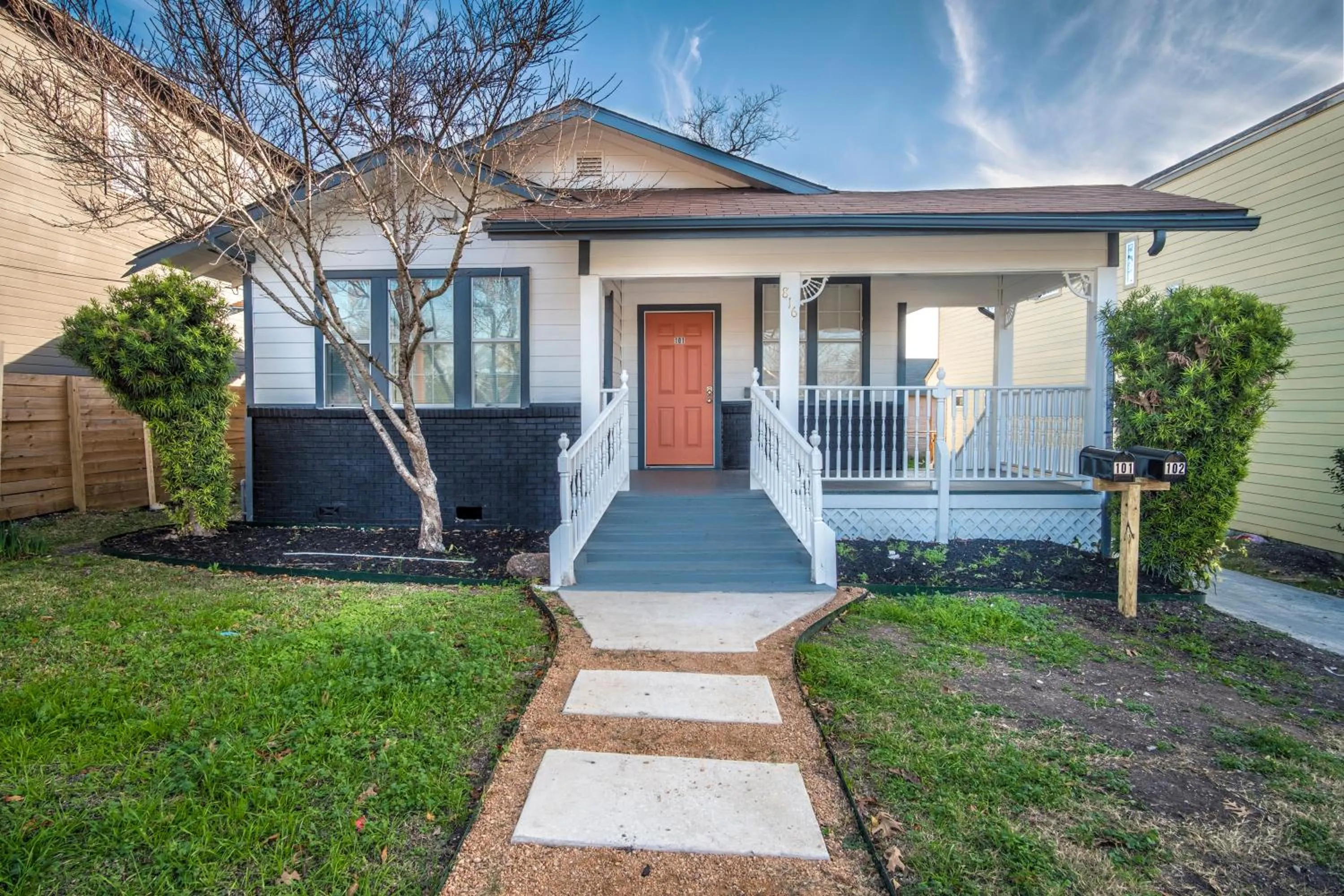 Property building in Downtown View Cozy 2BR1BA Home Sleeps 8