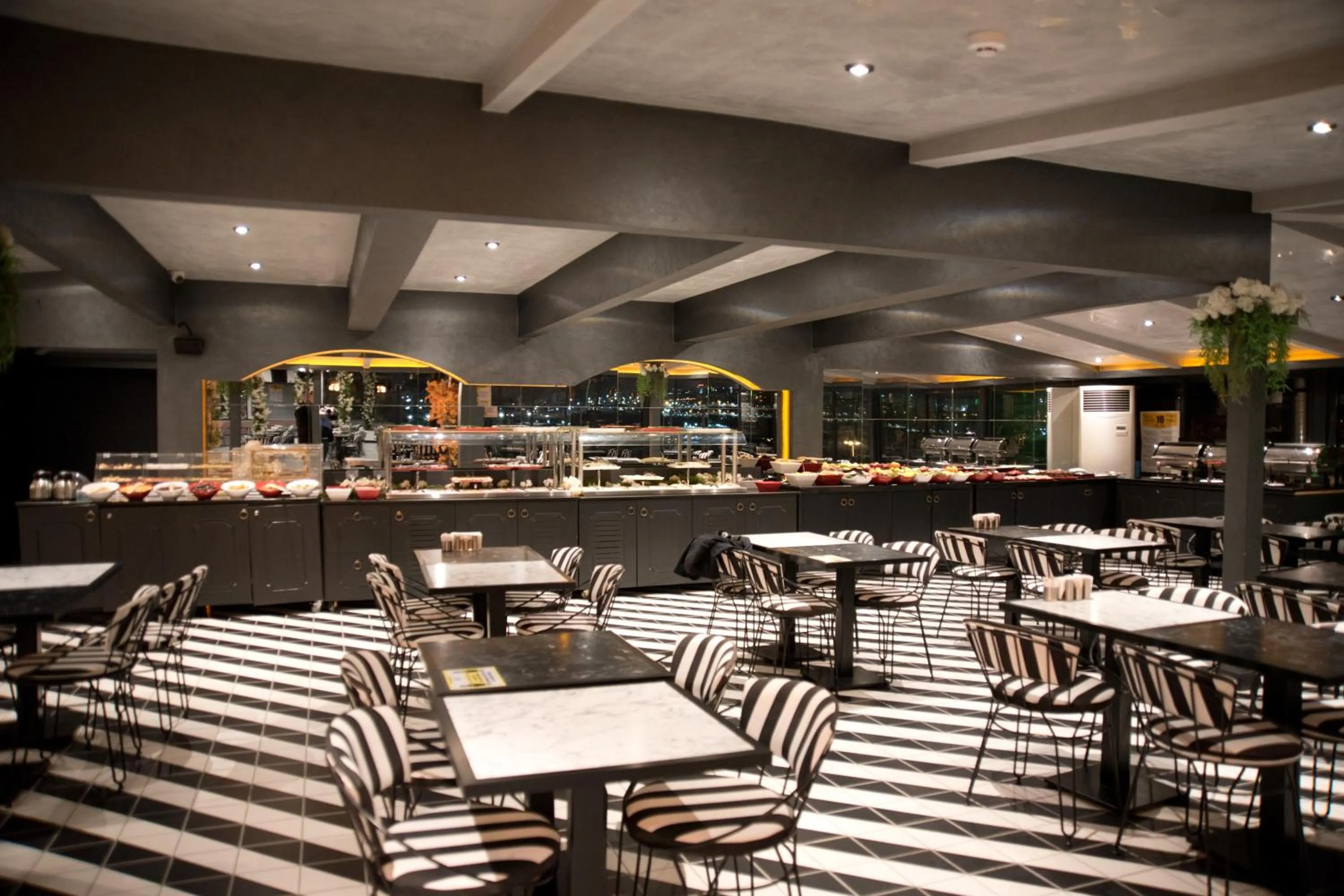 Restaurant/places to eat in Ferman Port Hotel - Special Category