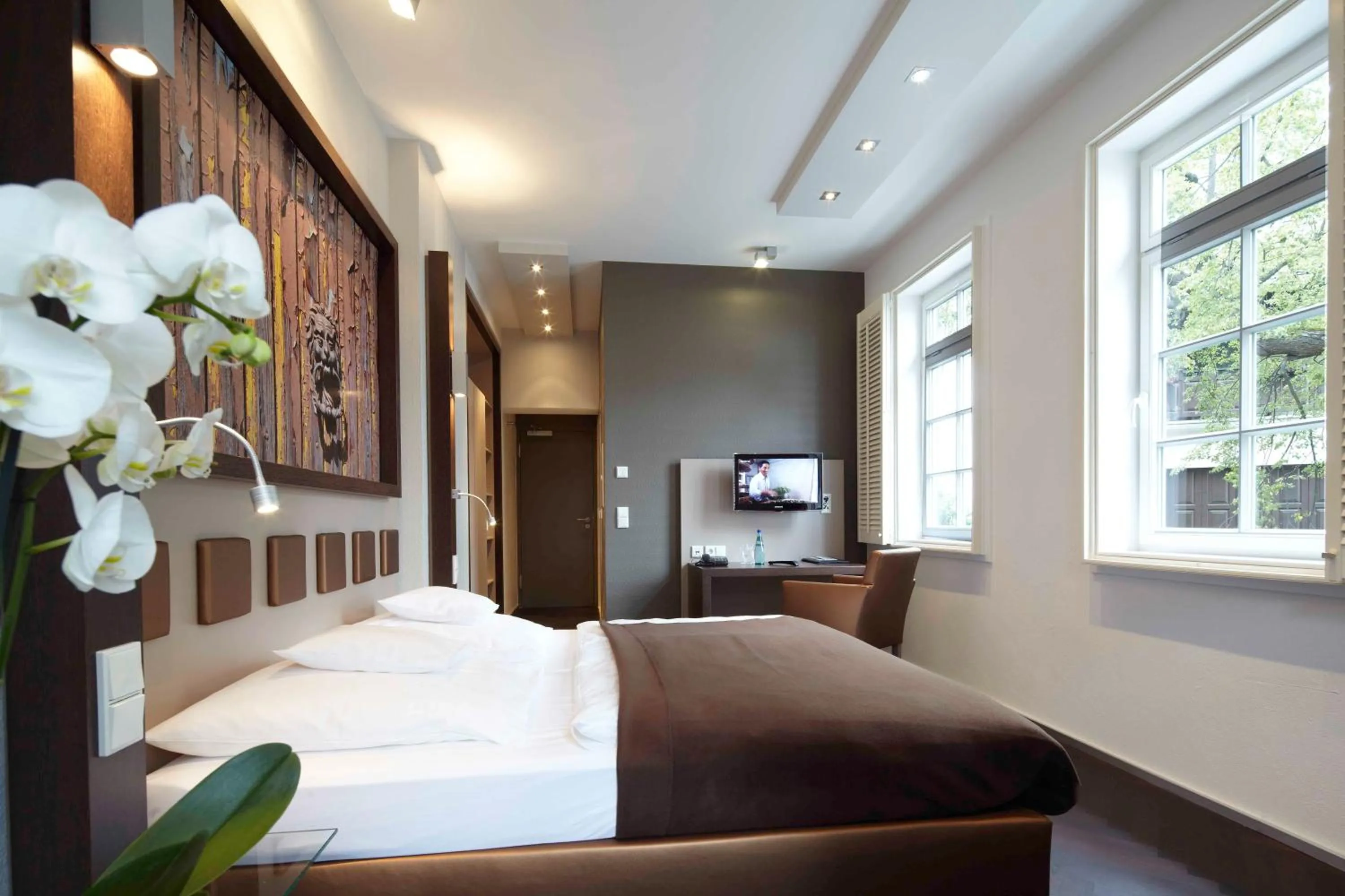 Photo of the whole room, Bed in Hotel und Weinhaus Zum Krug