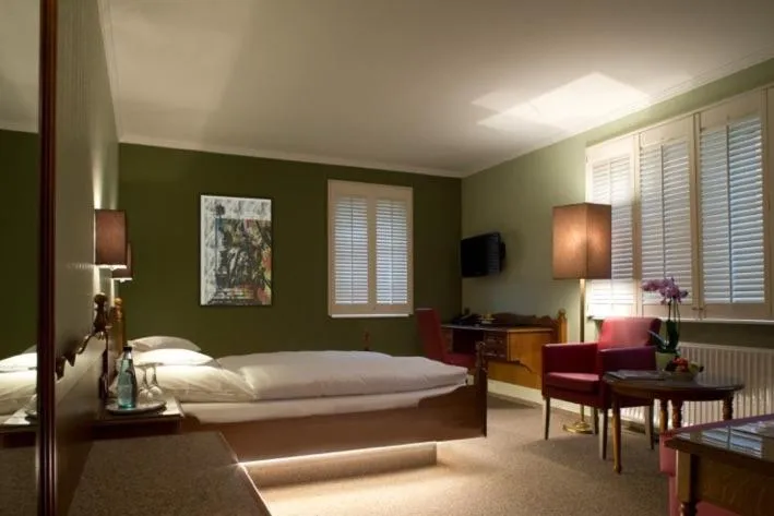 Photo of the whole room, Bed in Hotel und Weinhaus Zum Krug