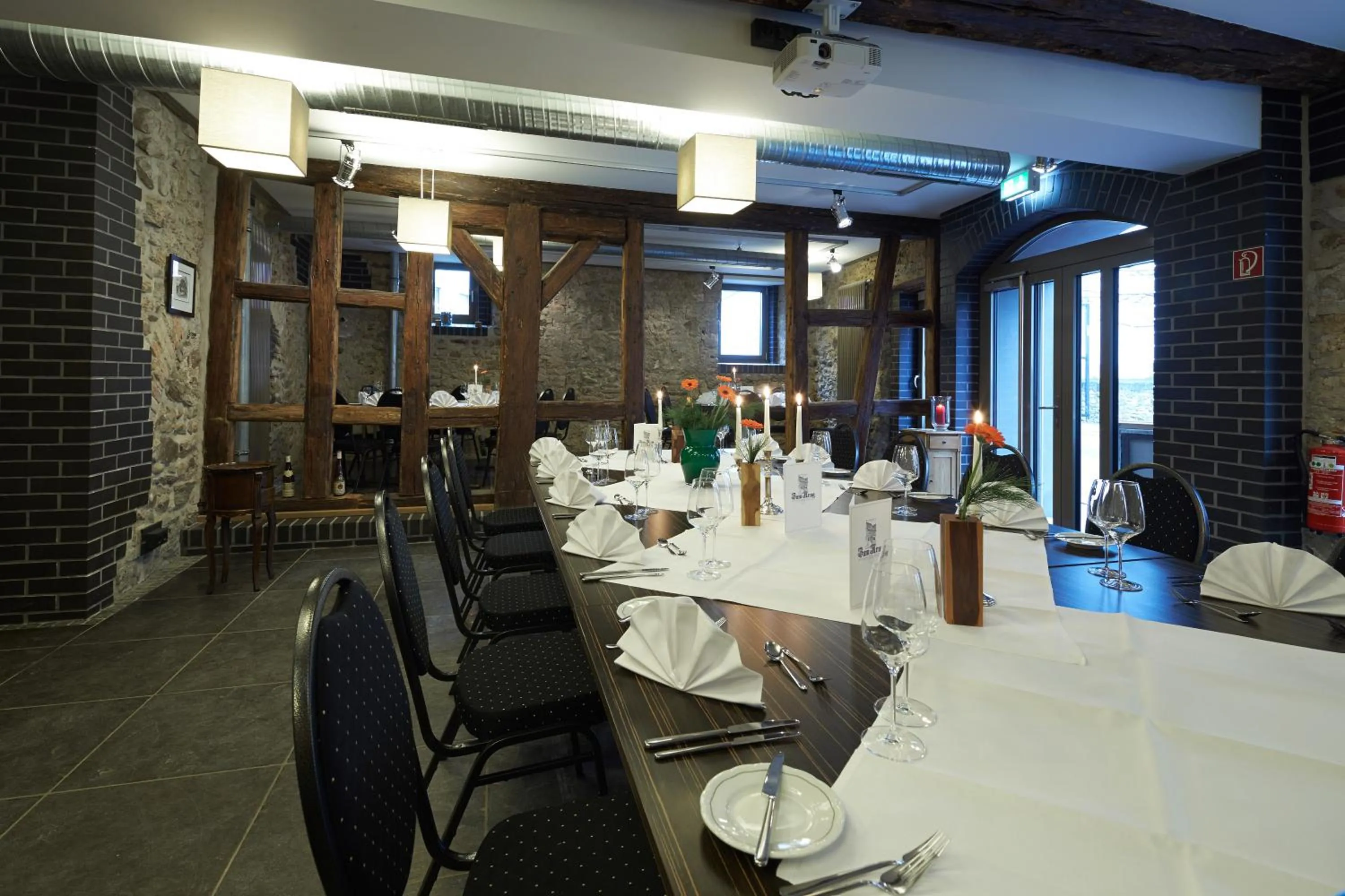 Restaurant/places to eat in Hotel und Weinhaus Zum Krug