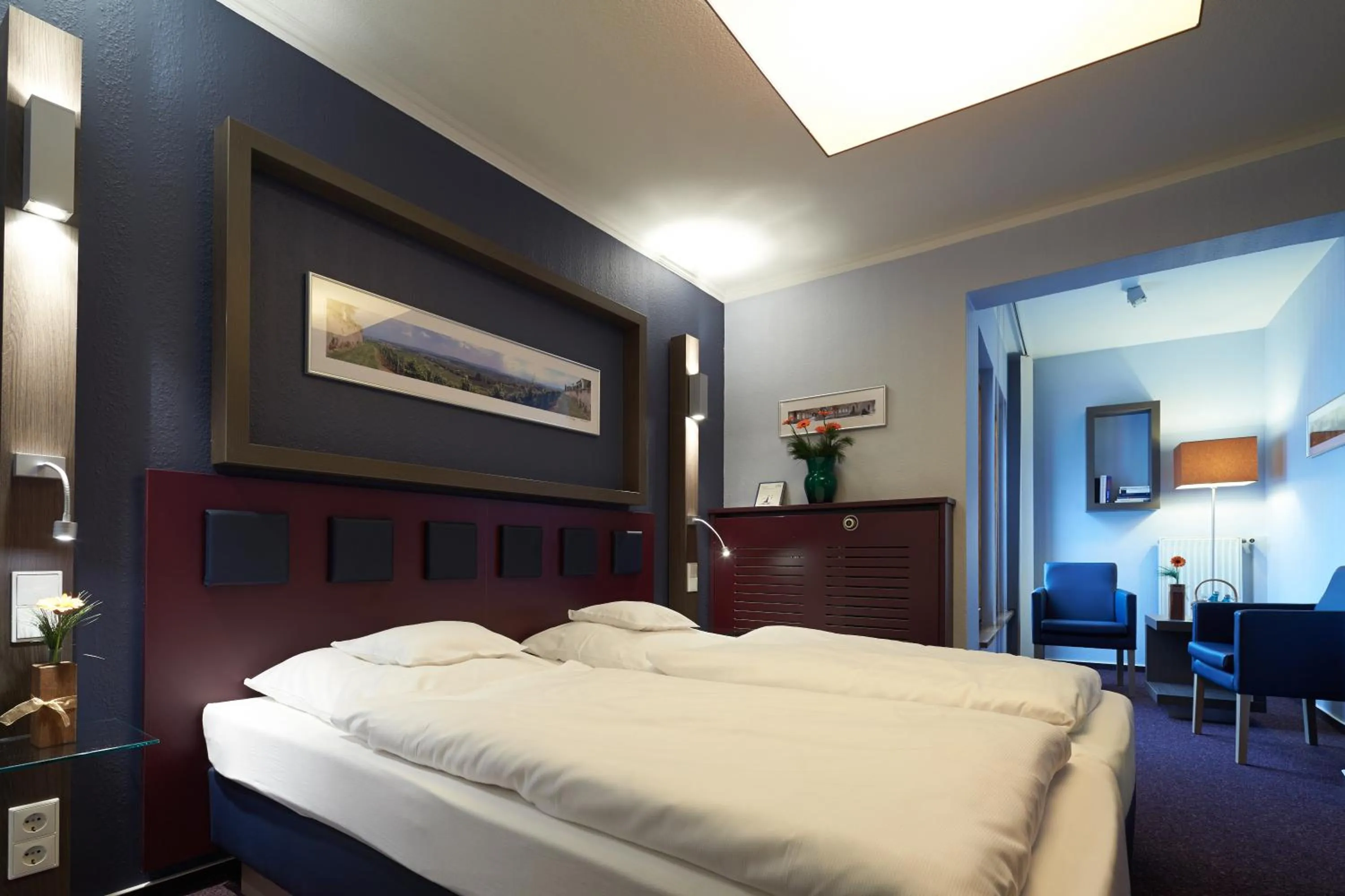 Photo of the whole room, Bed in Hotel und Weinhaus Zum Krug