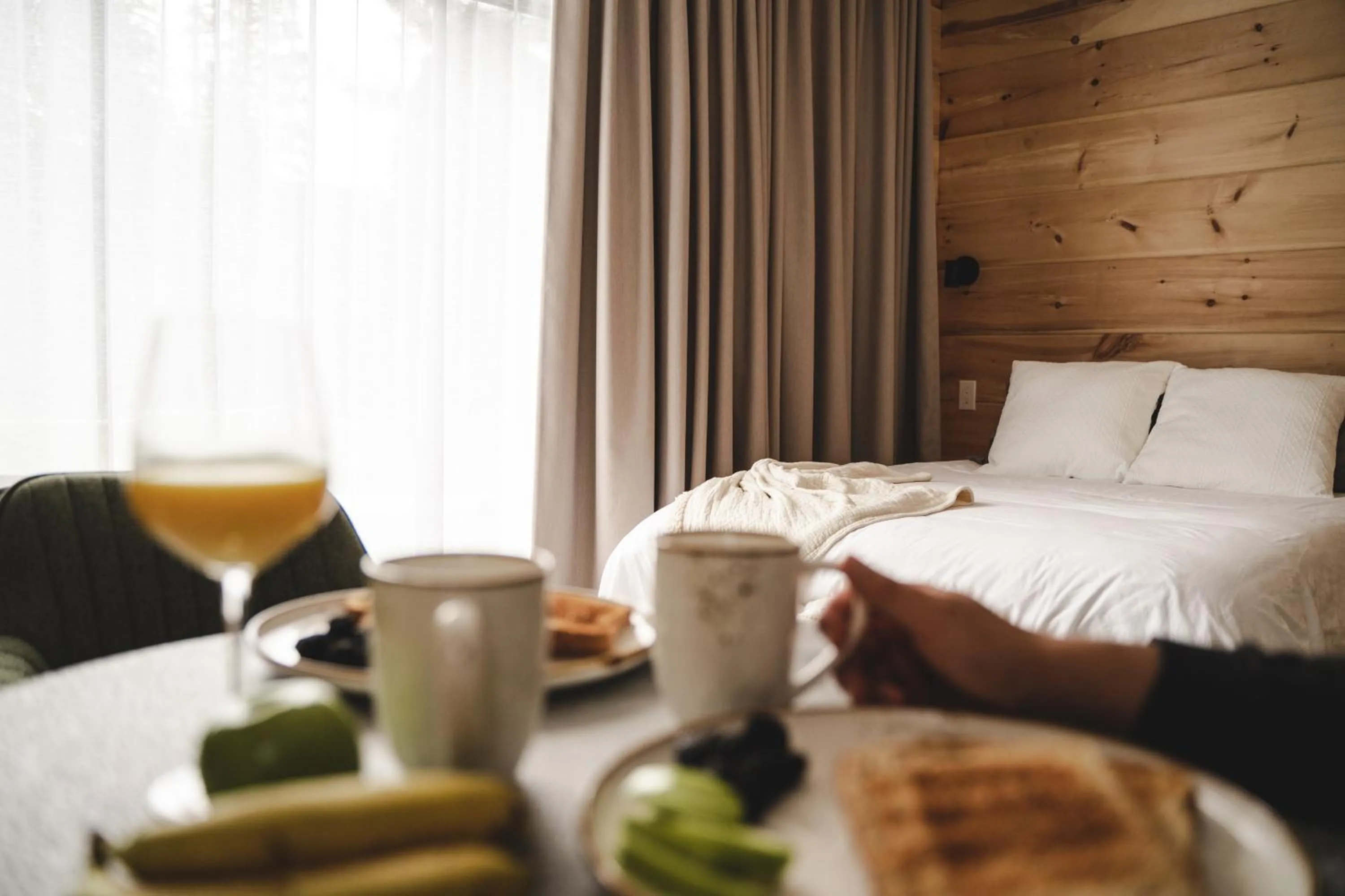 Dinner, Bed in Le 2800 du Parc