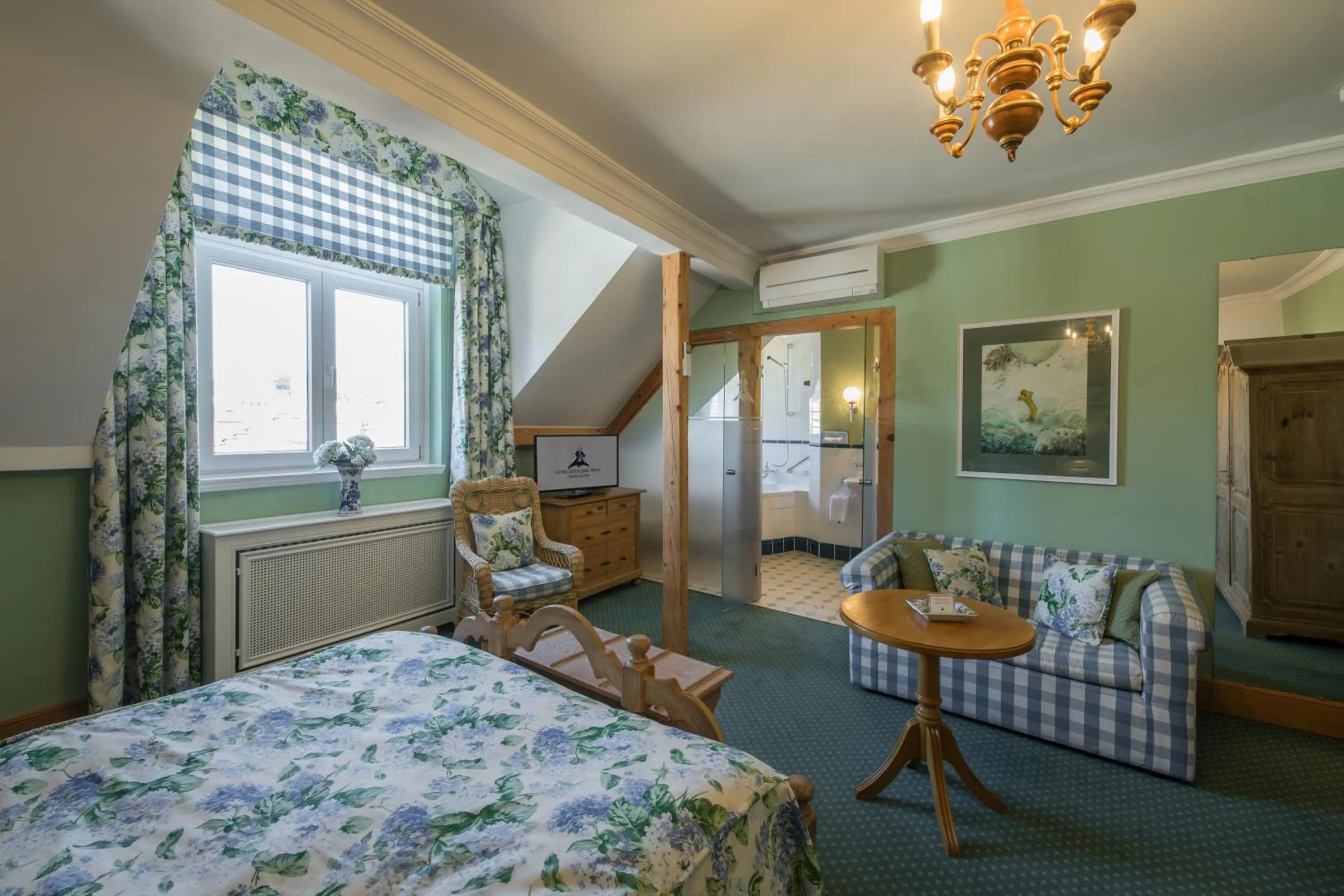 Photo of the whole room, Bed in Hotel Der Kleine Prinz