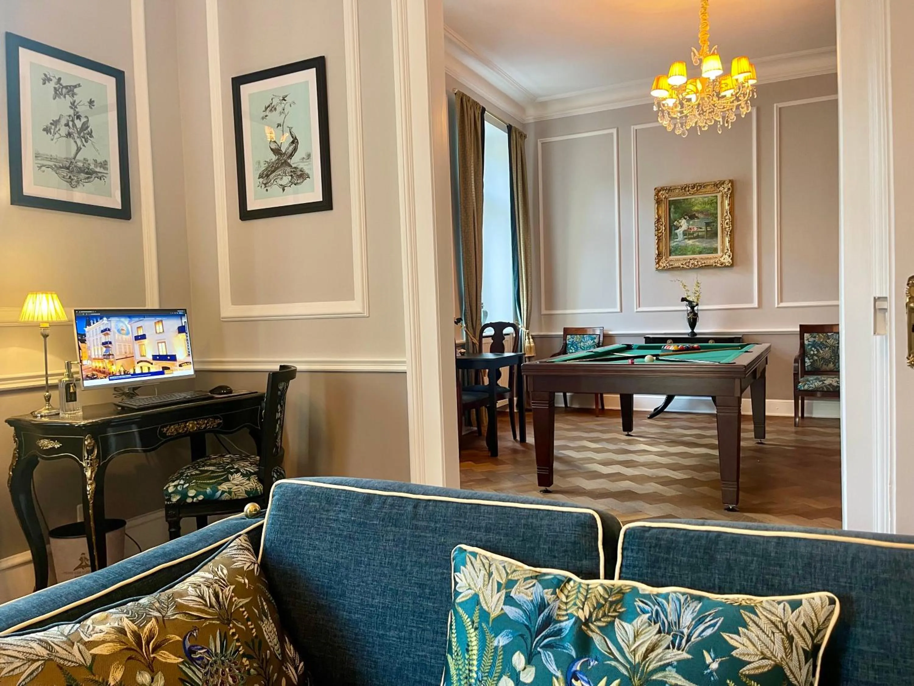 Communal lounge/ TV room in Hotel Der Kleine Prinz