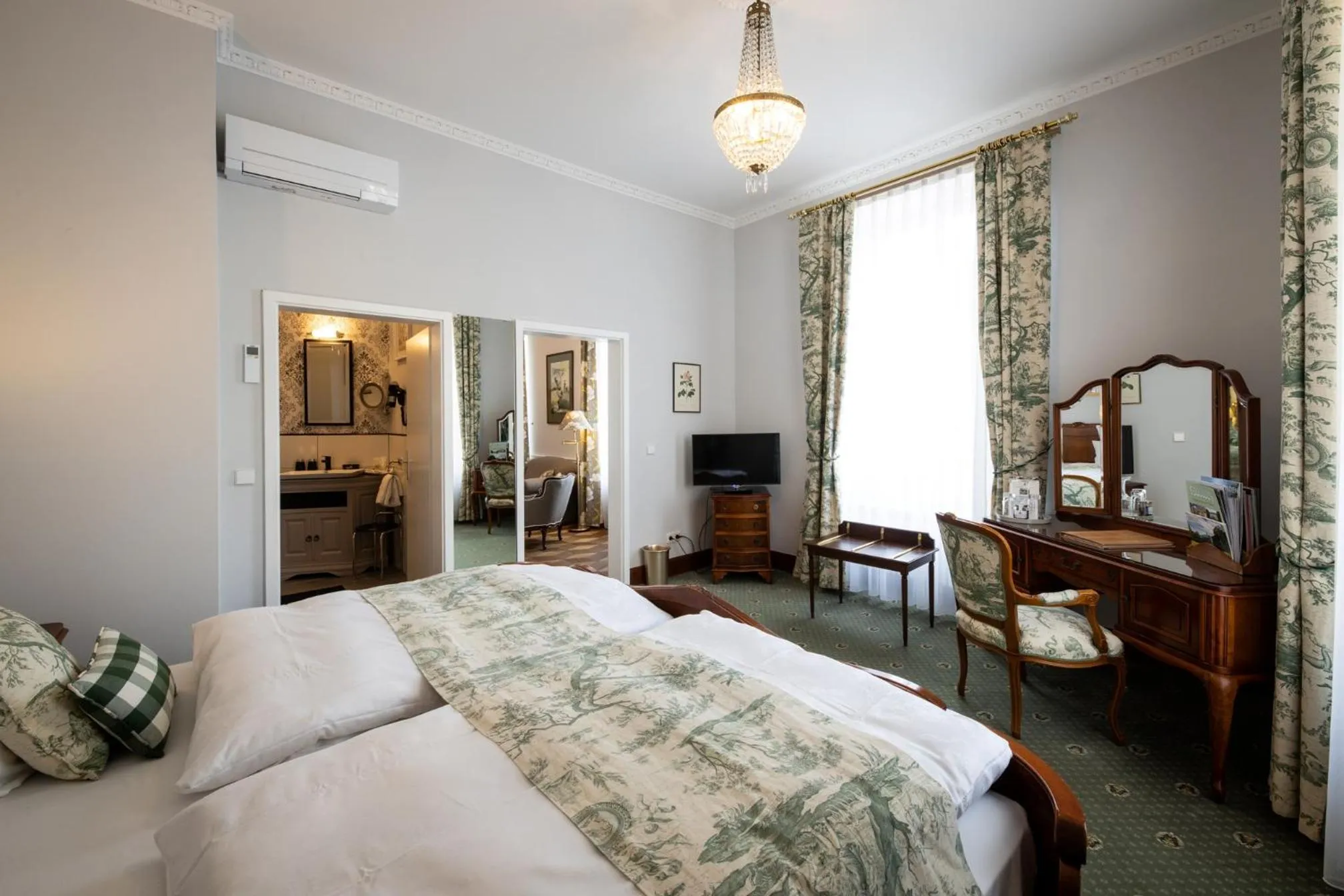 Photo of the whole room, Bed in Hotel Der Kleine Prinz