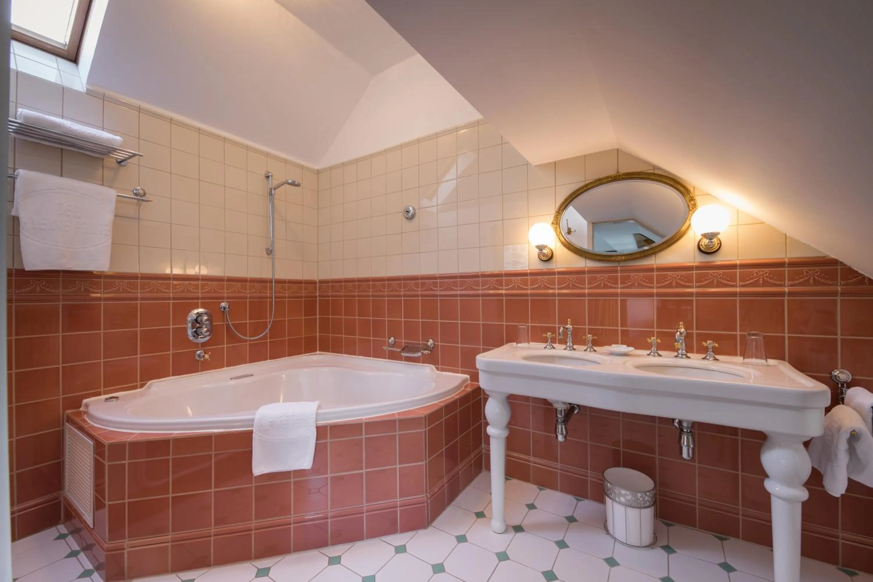 Hot Tub in Hotel Der Kleine Prinz