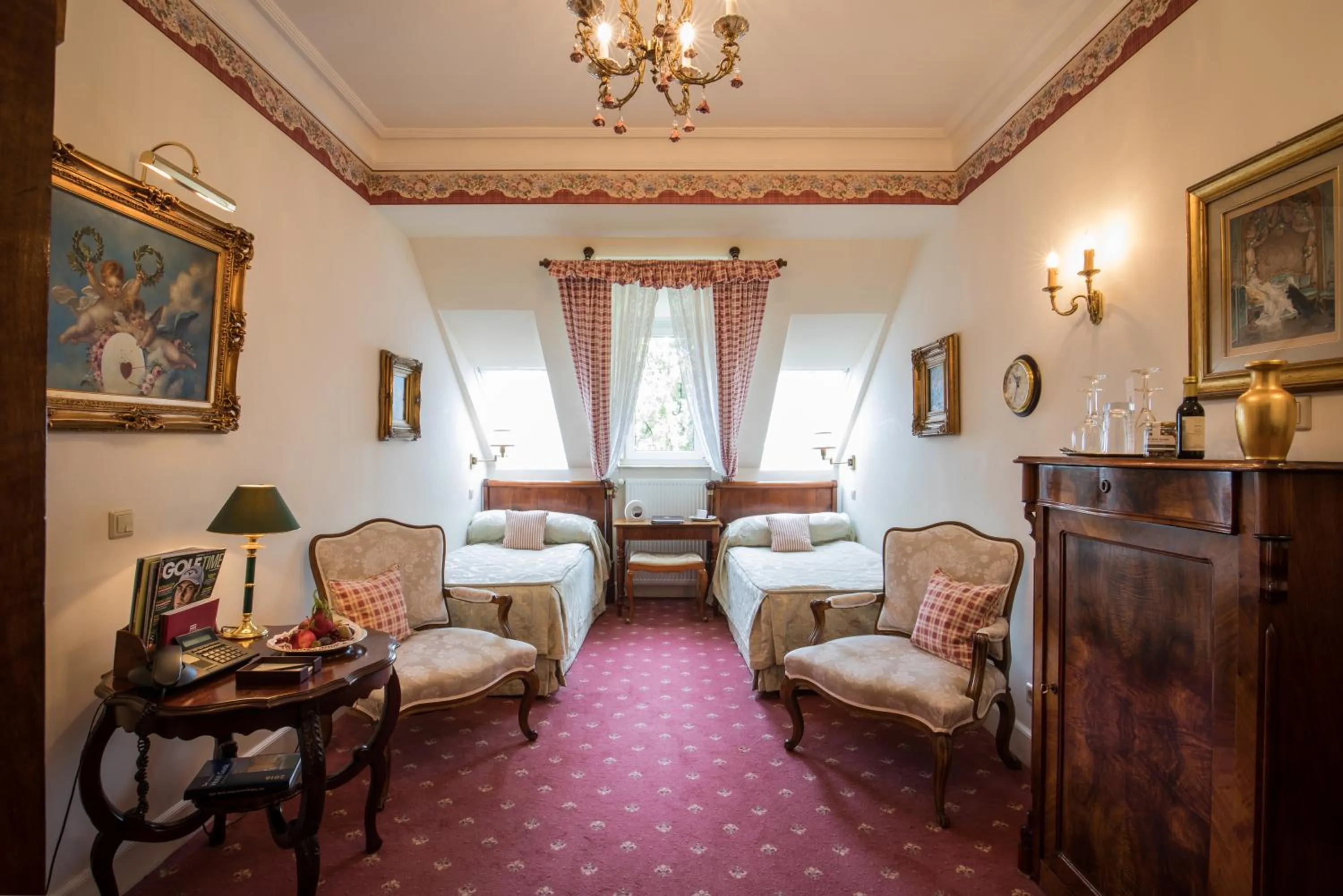 Photo of the whole room, Bed in Hotel Belle Epoque