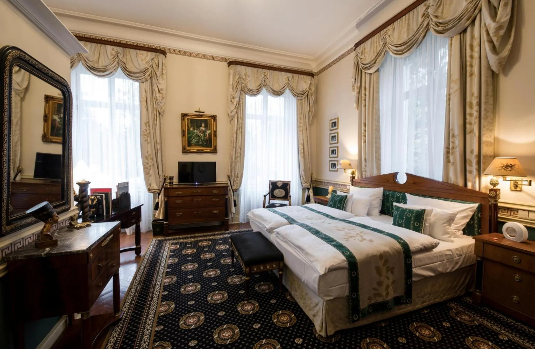 Photo of the whole room, Bed in Hotel Belle Epoque