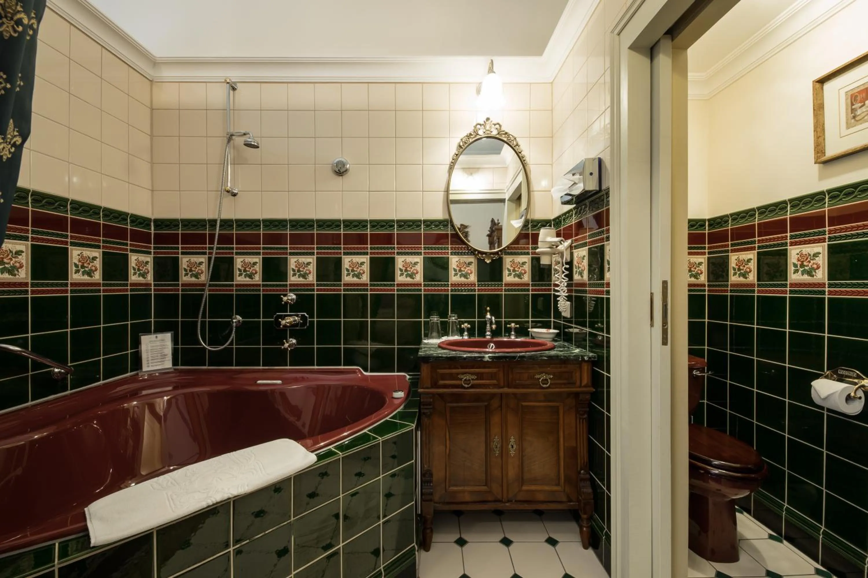 Hot Tub in Hotel Belle Epoque