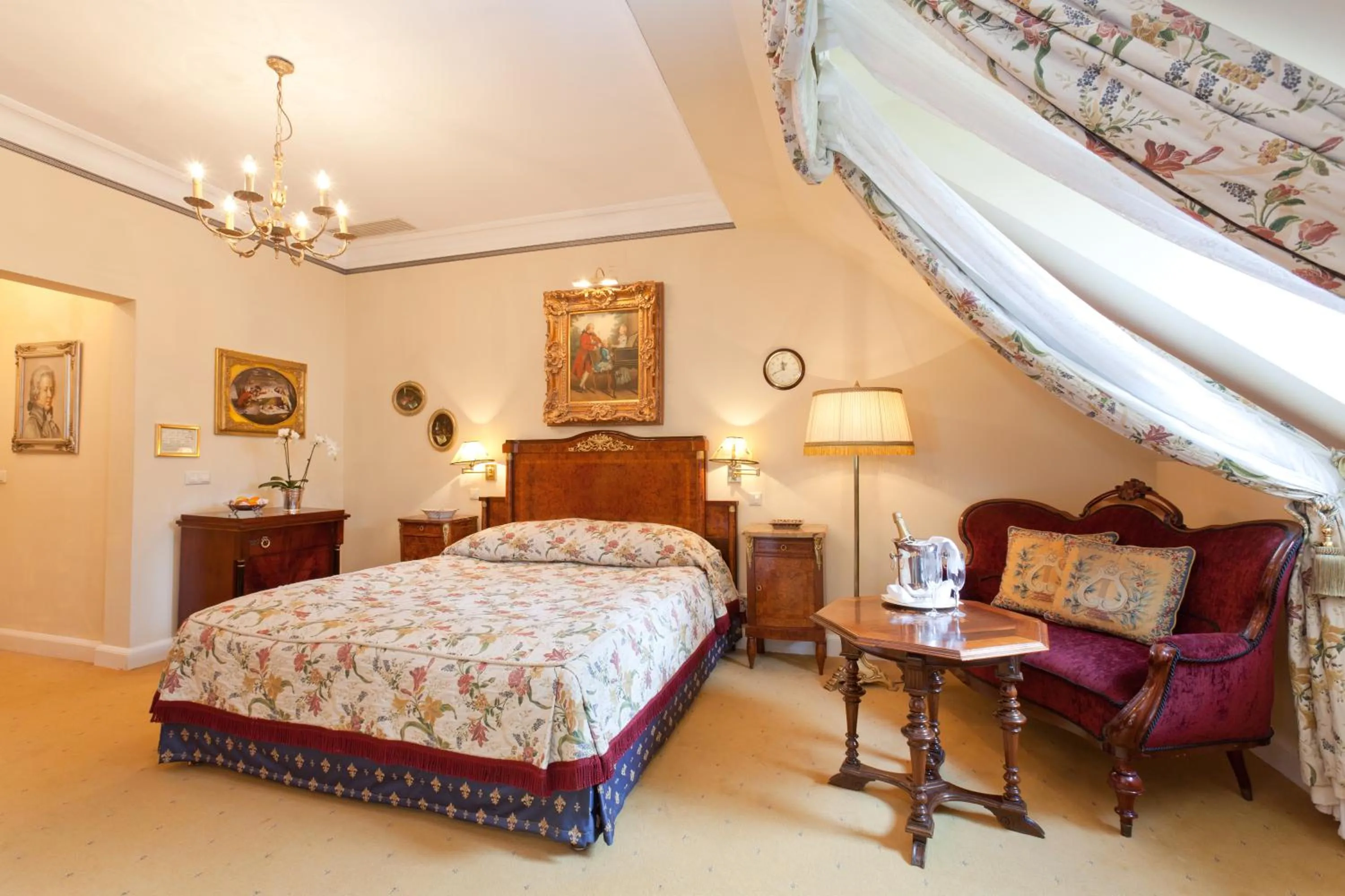 Photo of the whole room, Bed in Hotel Belle Epoque