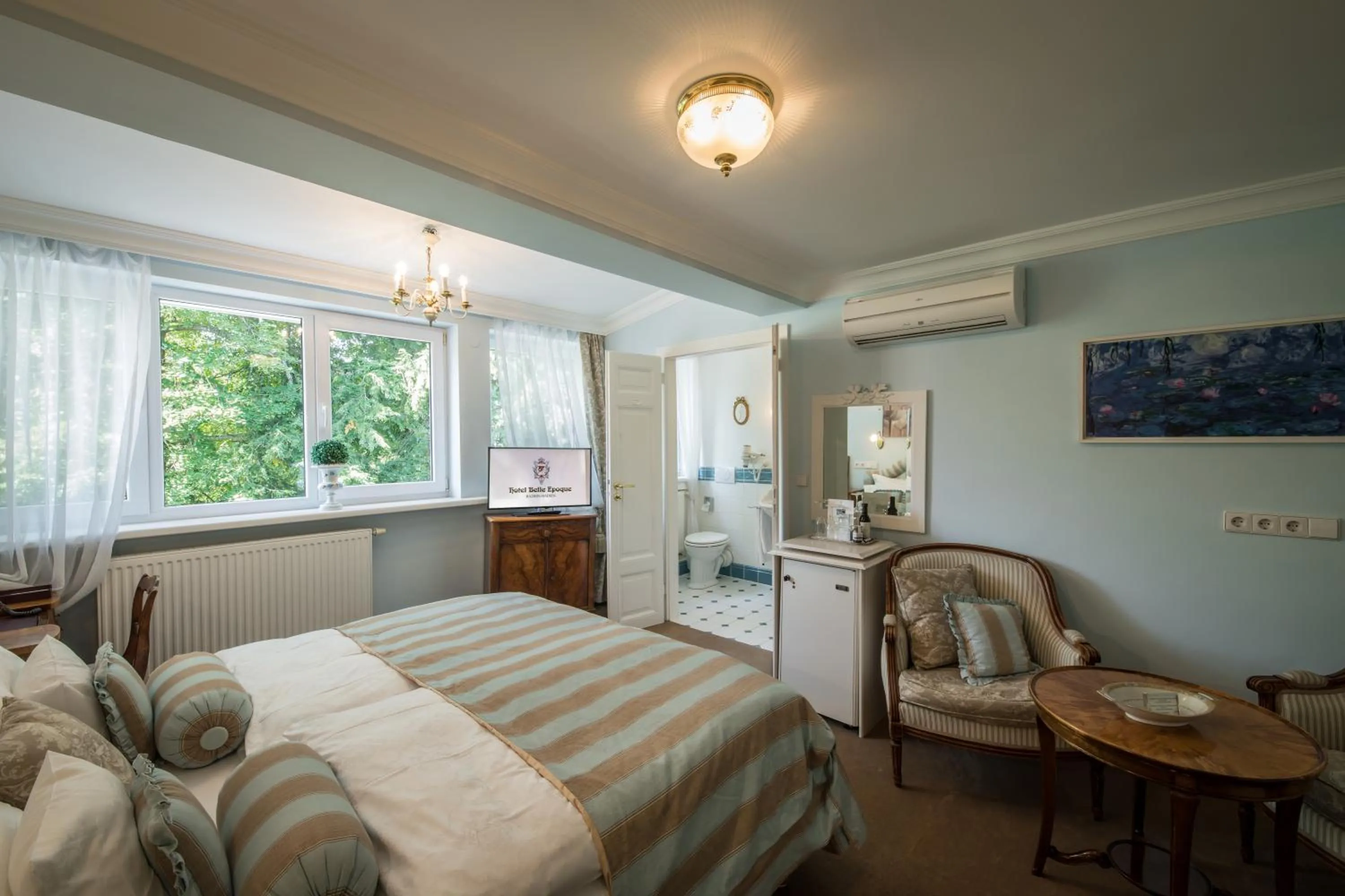 Bed in Hotel Belle Epoque