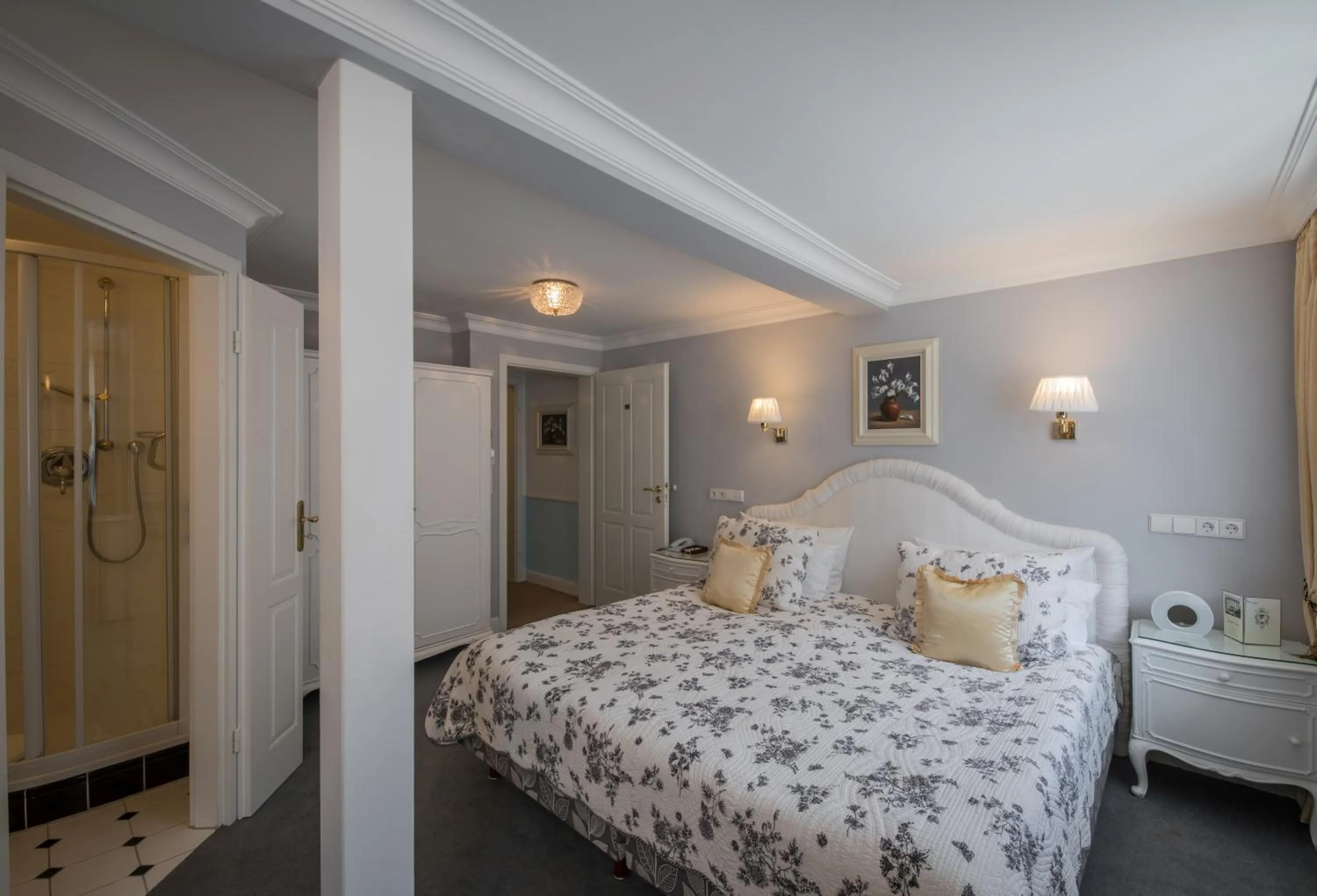 Bed in Hotel Belle Epoque