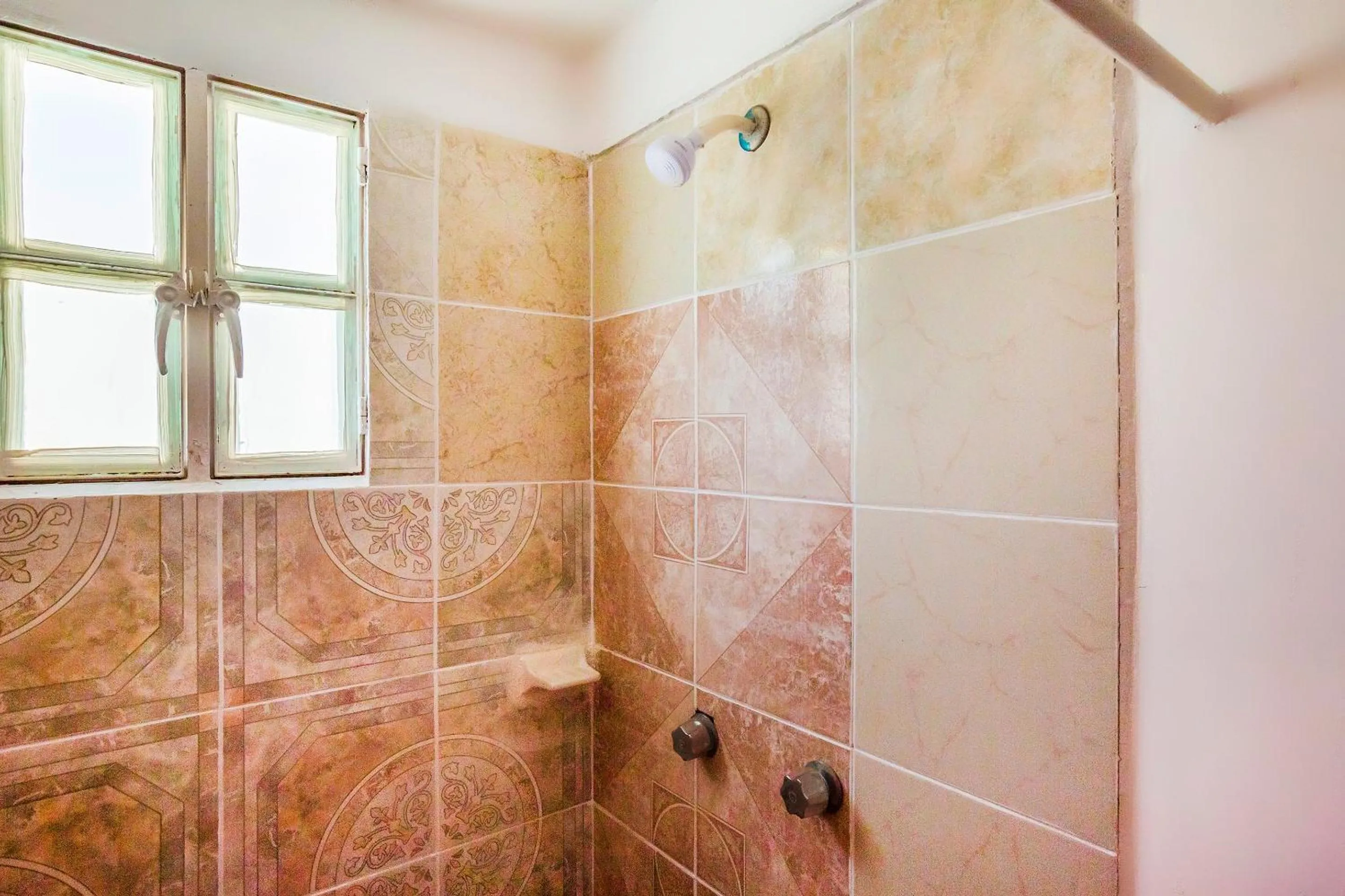 Bathroom in OYO Hotel Rey David, Oaxaca