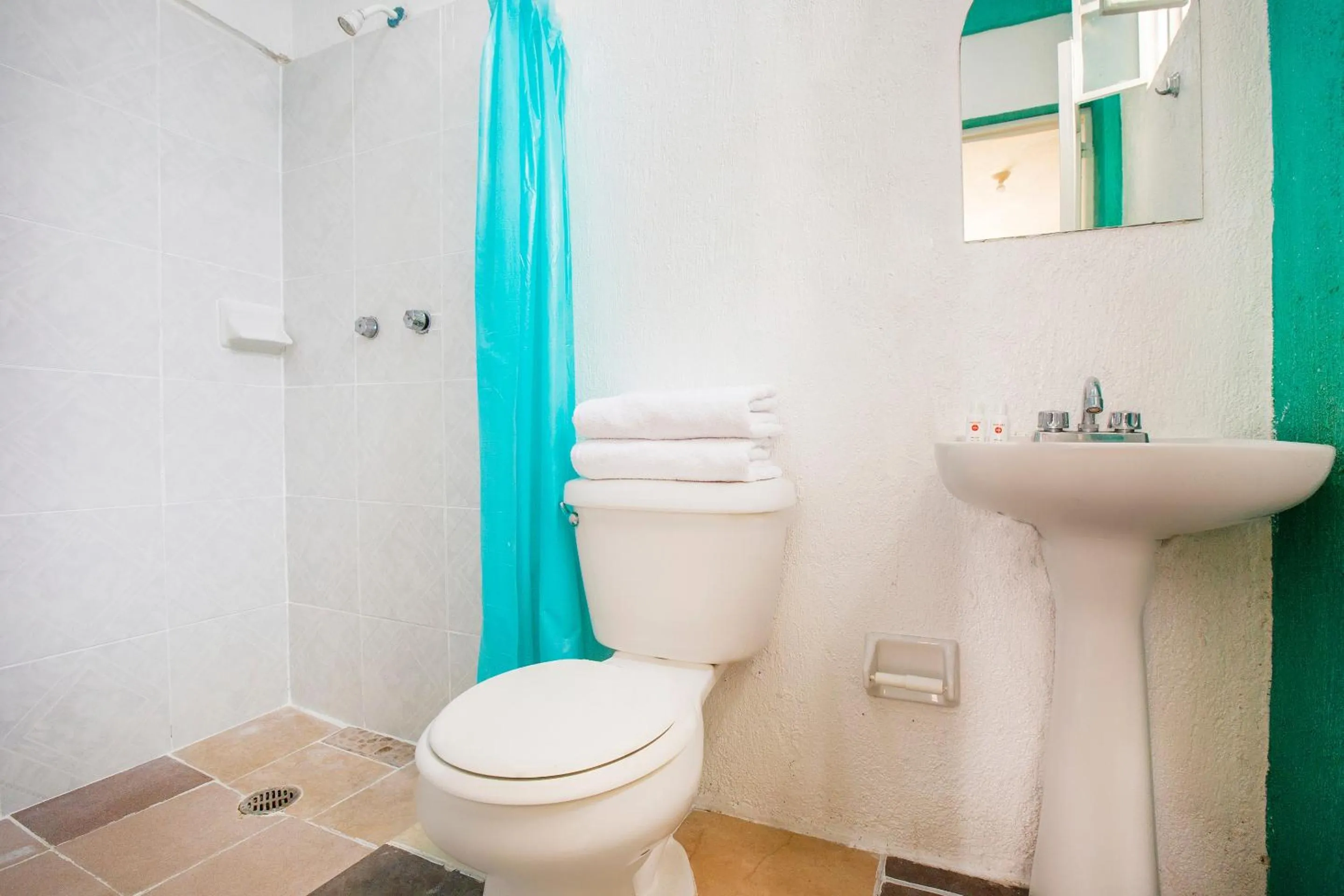 Bathroom in OYO Hotel Rey David, Oaxaca