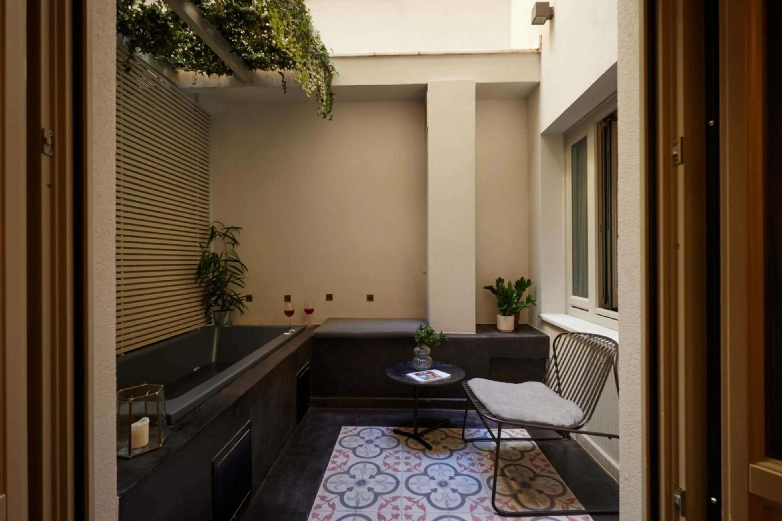 Hot Tub in Athens 1890 Hotel & Spa