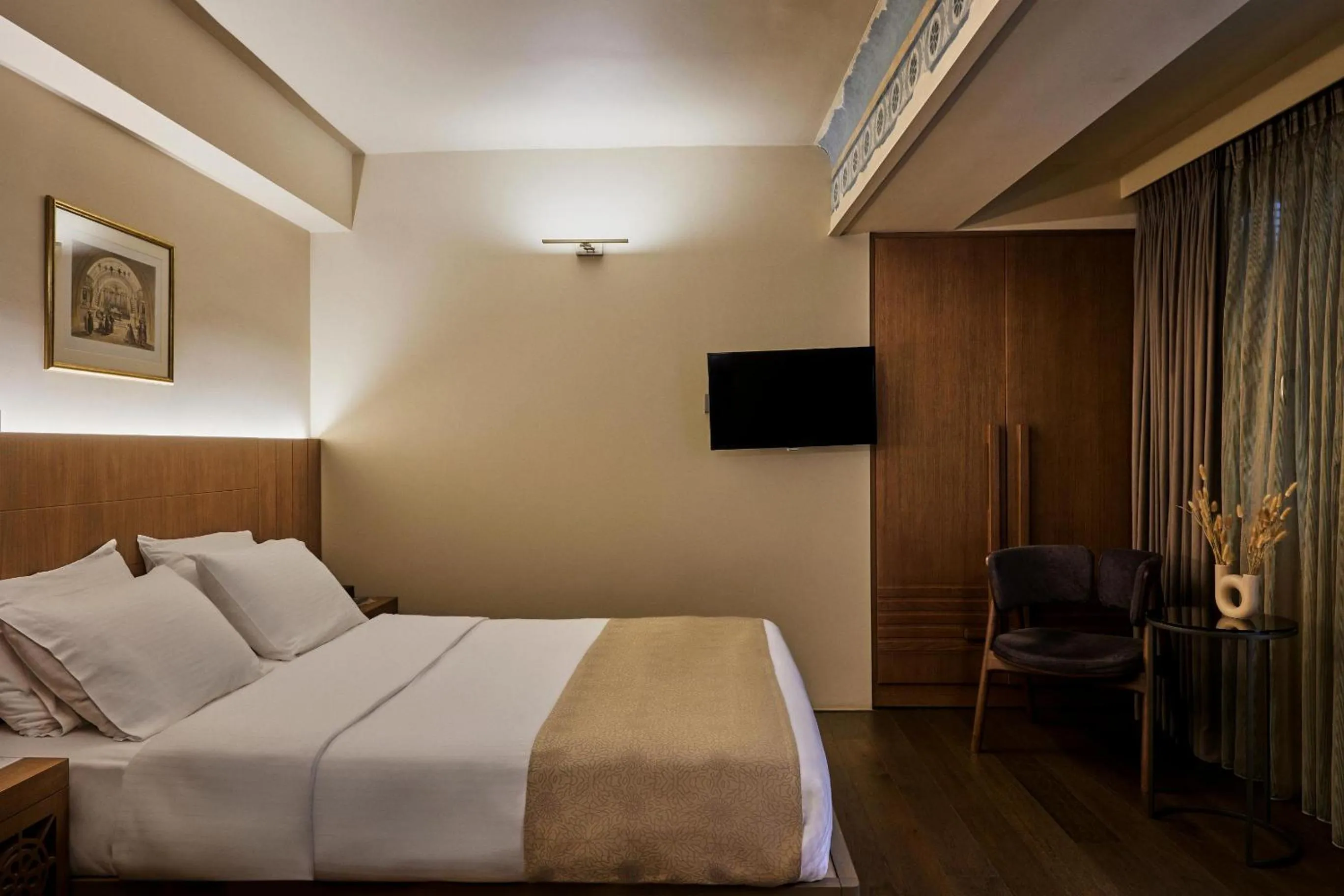 TV and multimedia in Athens 1890 Hotel & Spa