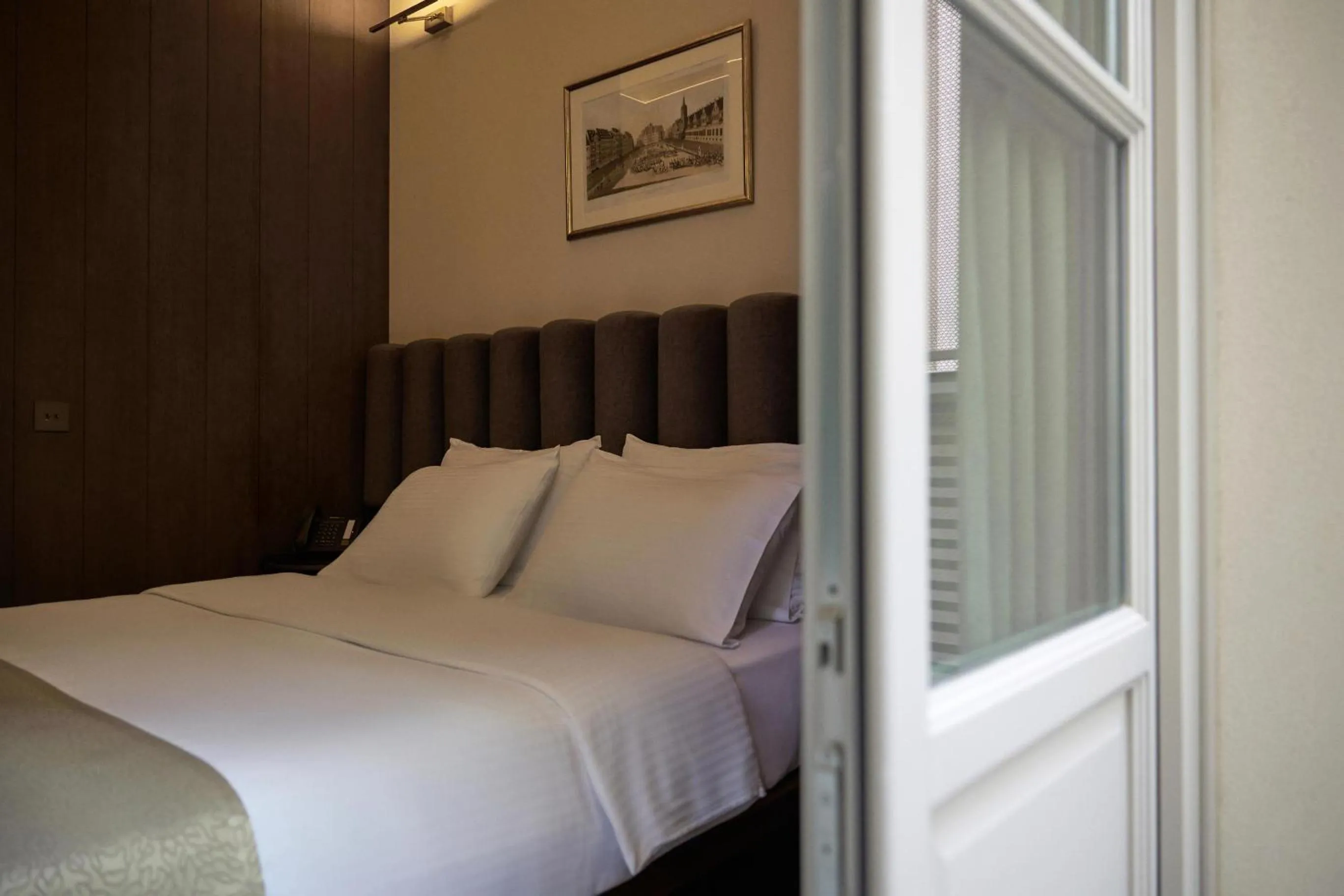 Bed in Athens 1890 Hotel & Spa