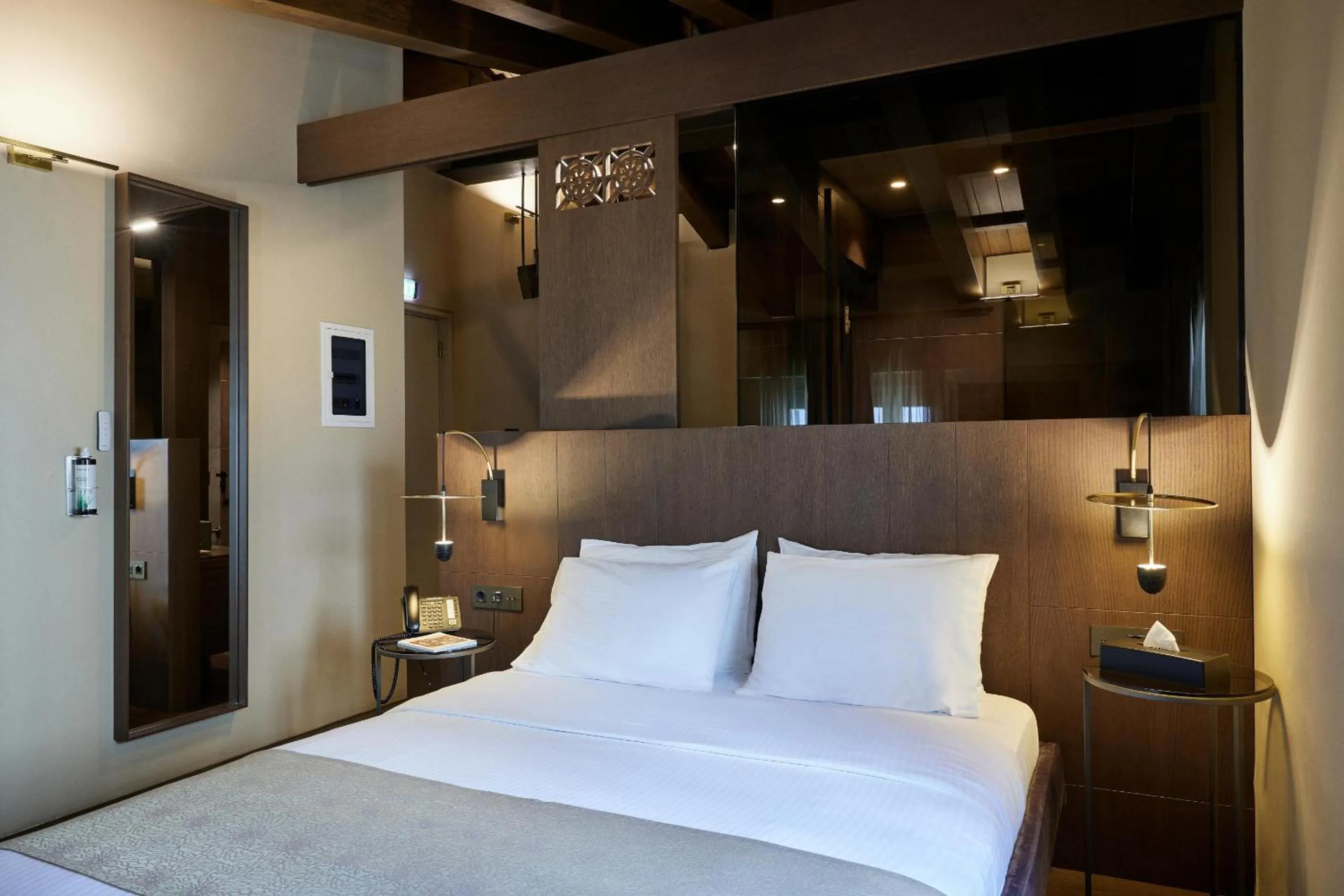 Bed in Athens 1890 Hotel & Spa