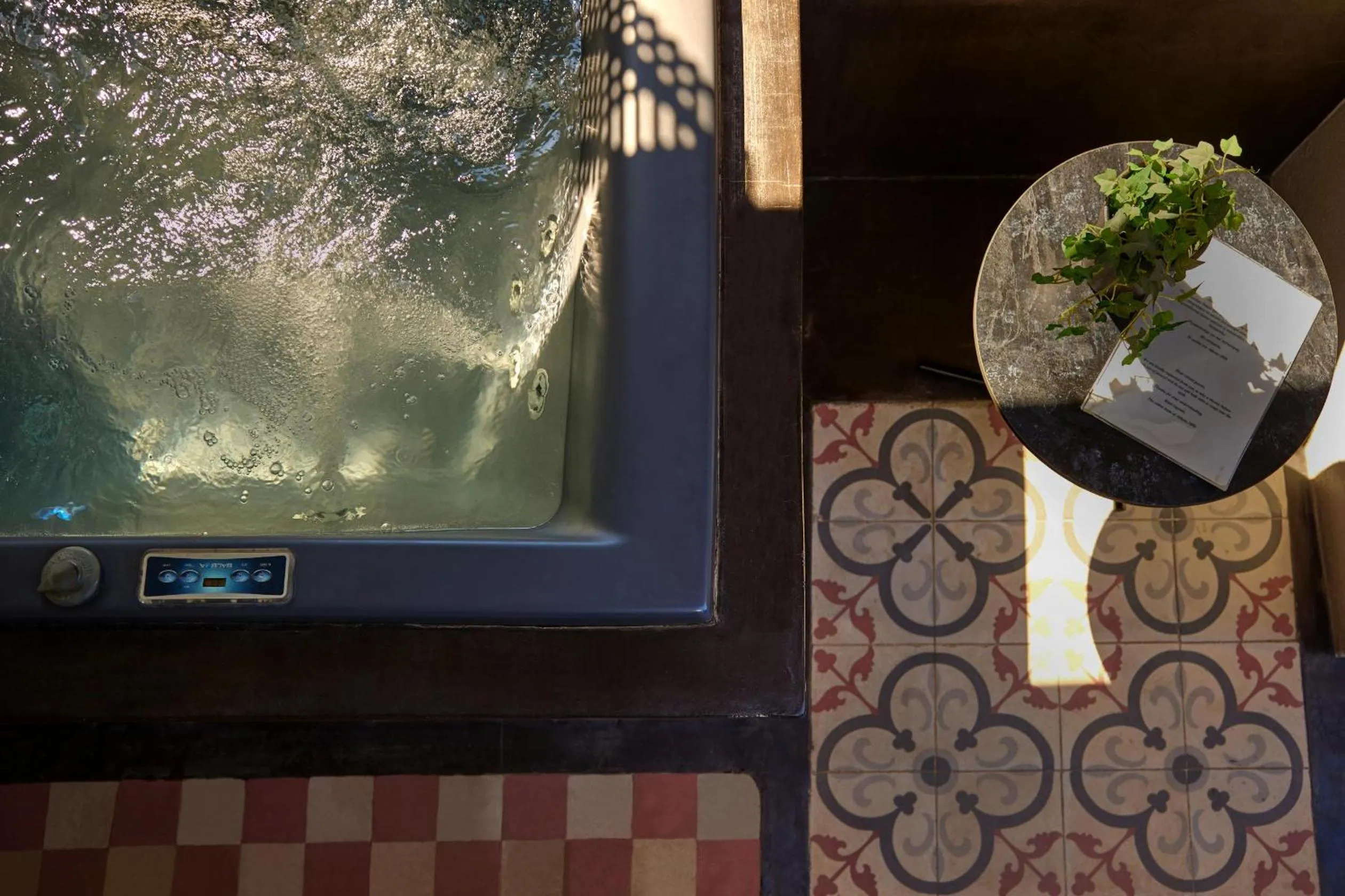 Hot Tub in Athens 1890 Hotel & Spa