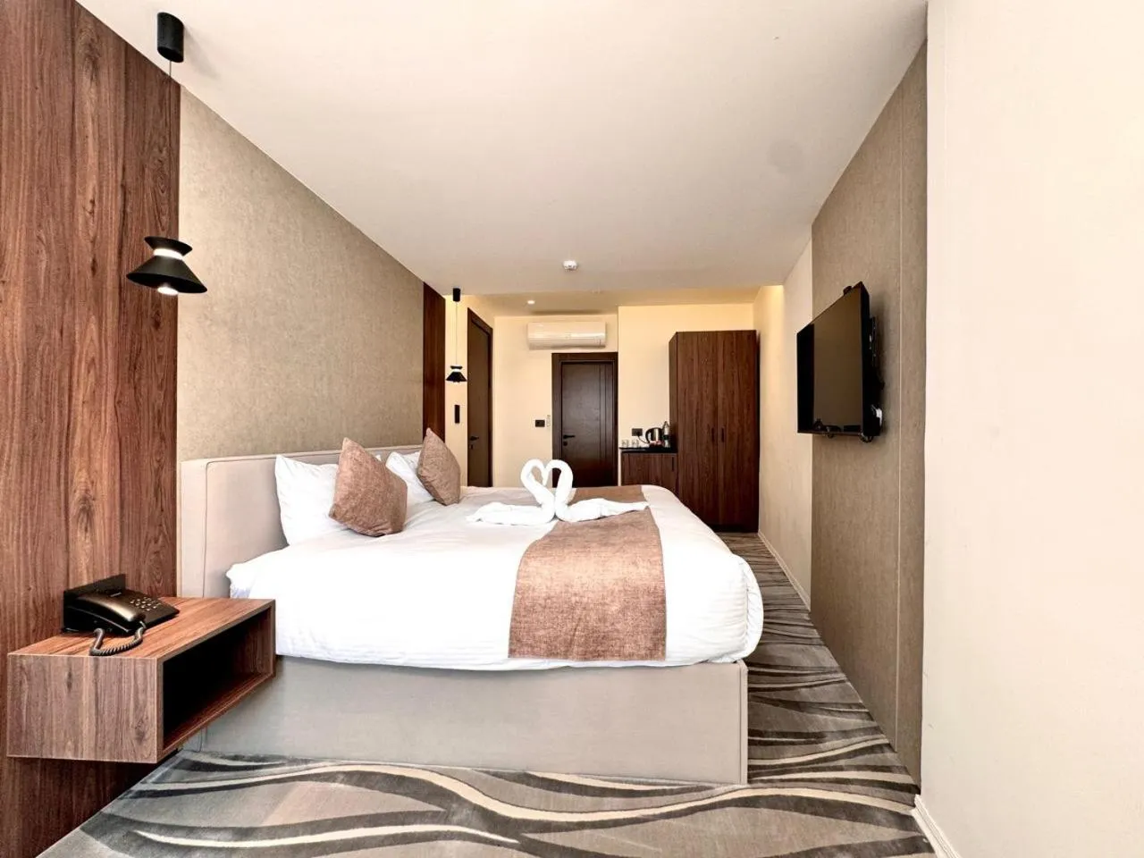 Bedroom, Bed in New MerryLand Hotel