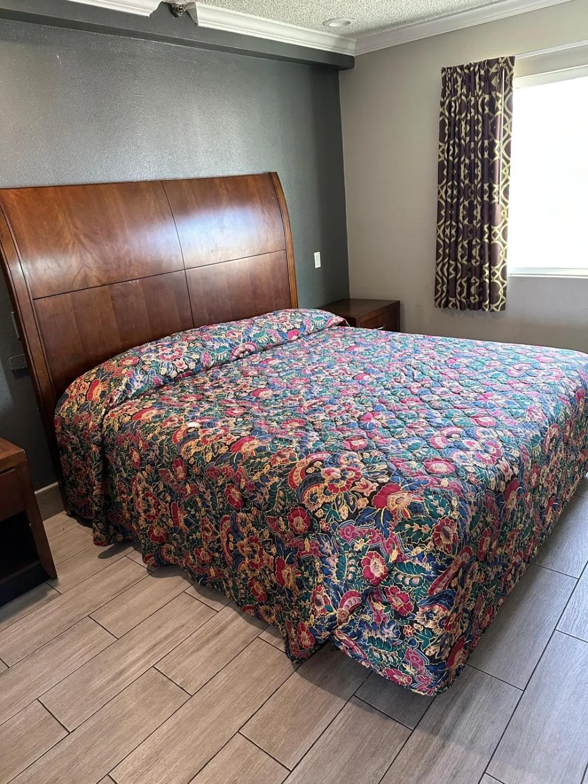 Bedroom in Heritage inn and suites