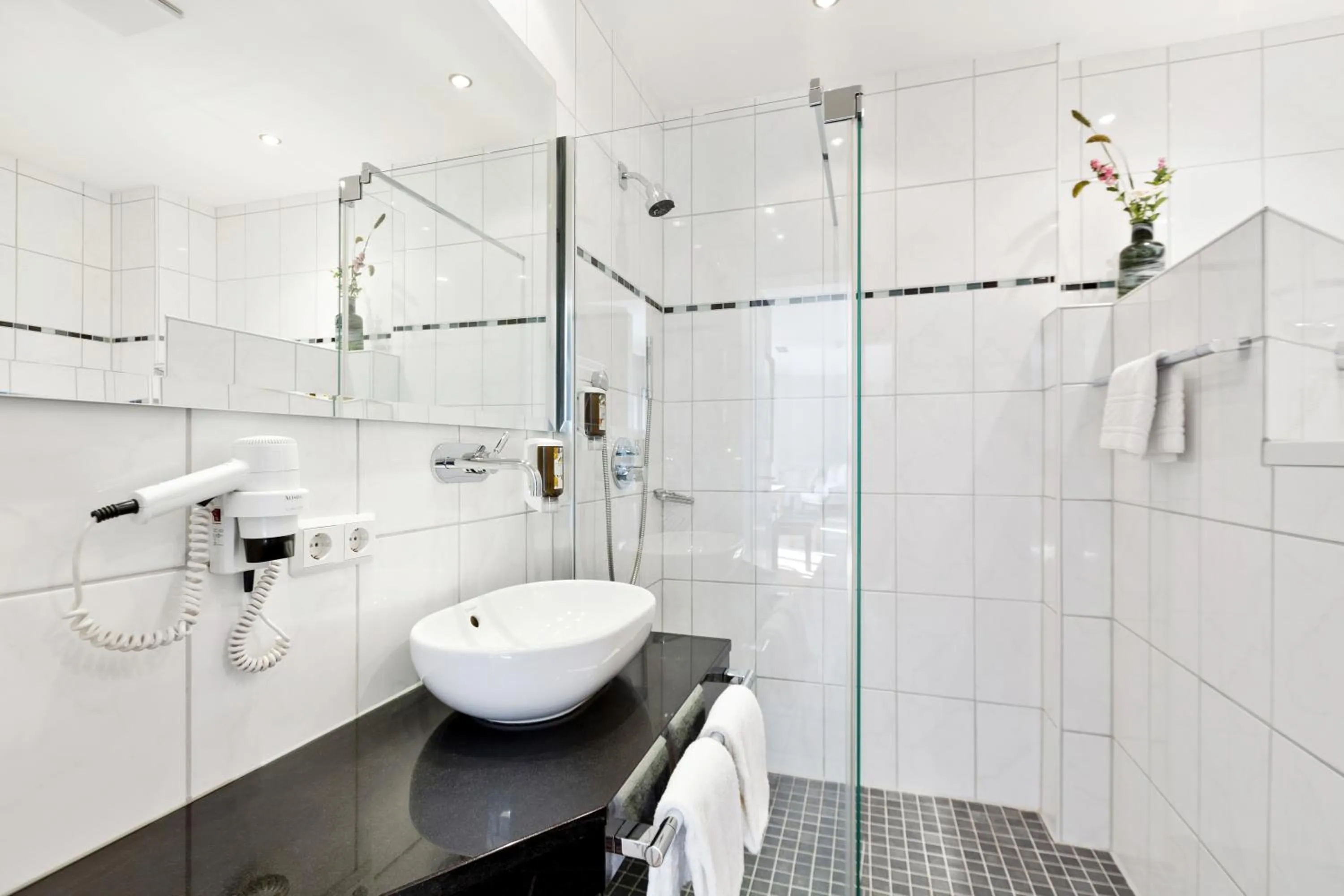 Shower in Hotel Rosengarten