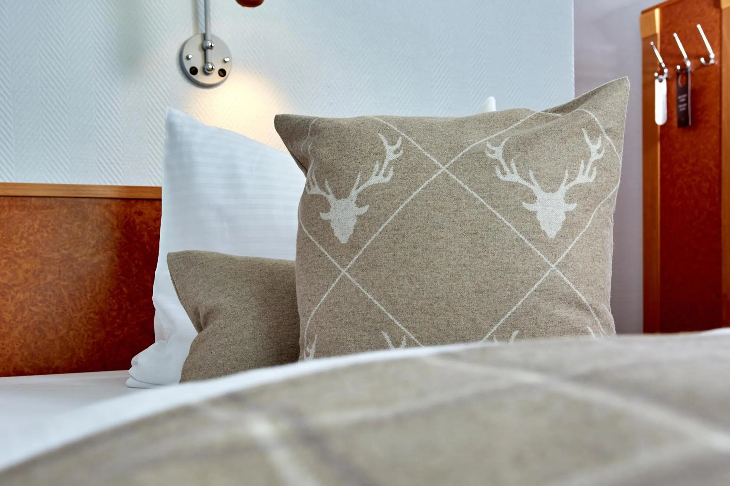 Bedroom, Bed in Hotel Königshof