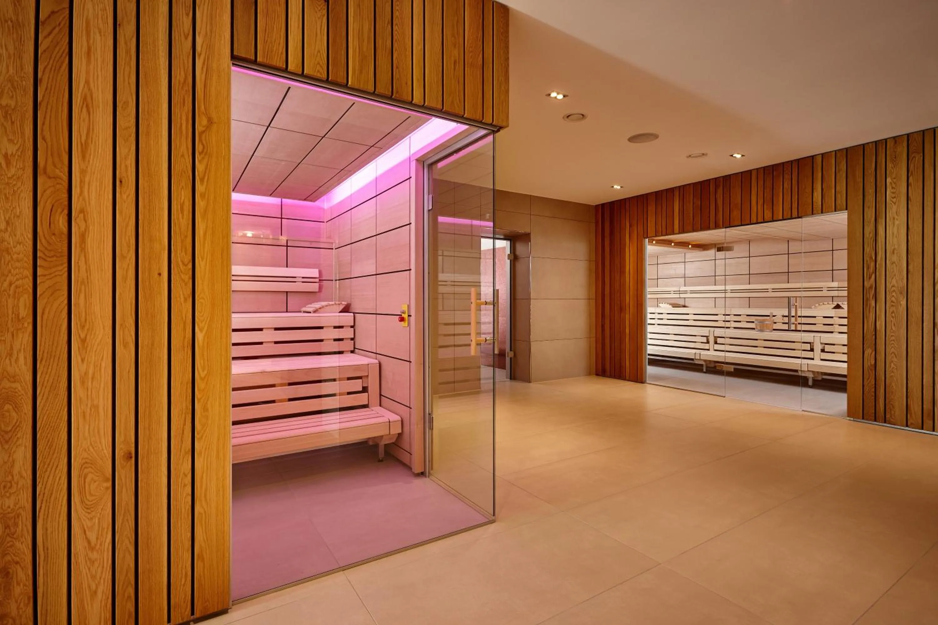 Sauna, Bed in Hotel Königshof