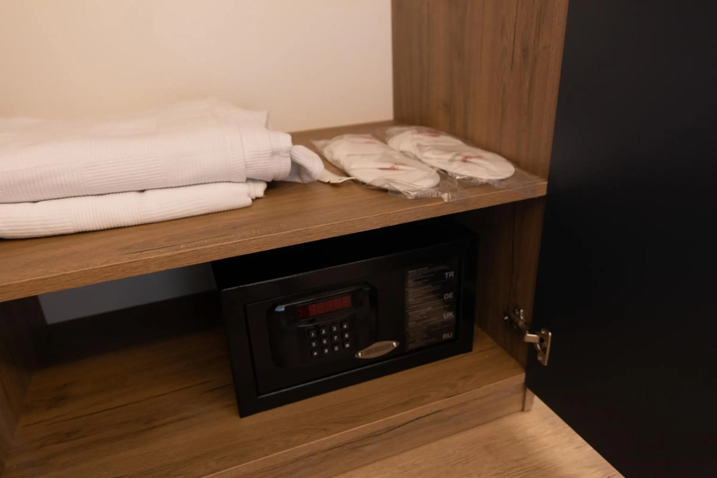 safe, Bed in RUSH HOTEL İSTANBUL