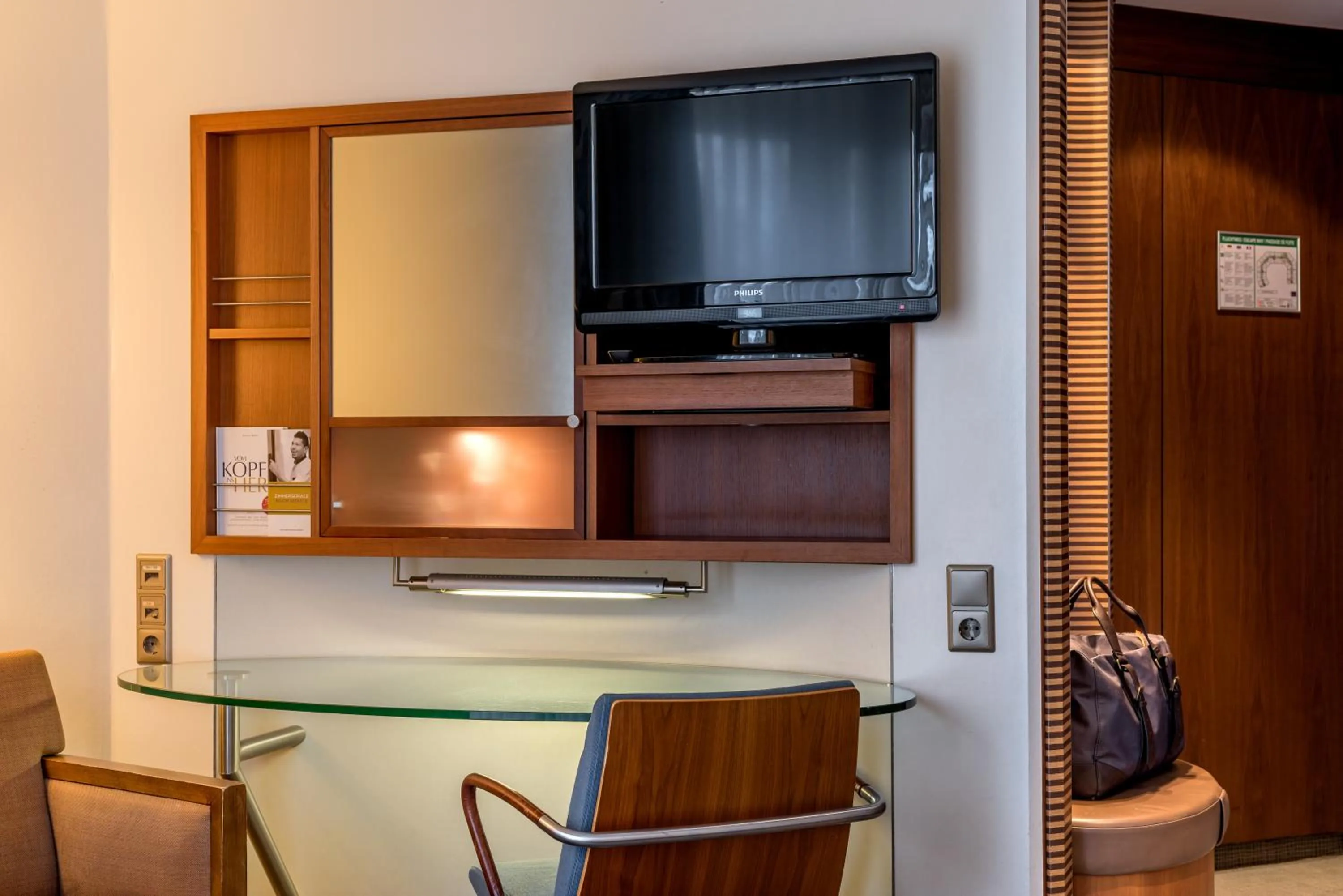 TV and multimedia in Mercure Hotel München Airport Freising