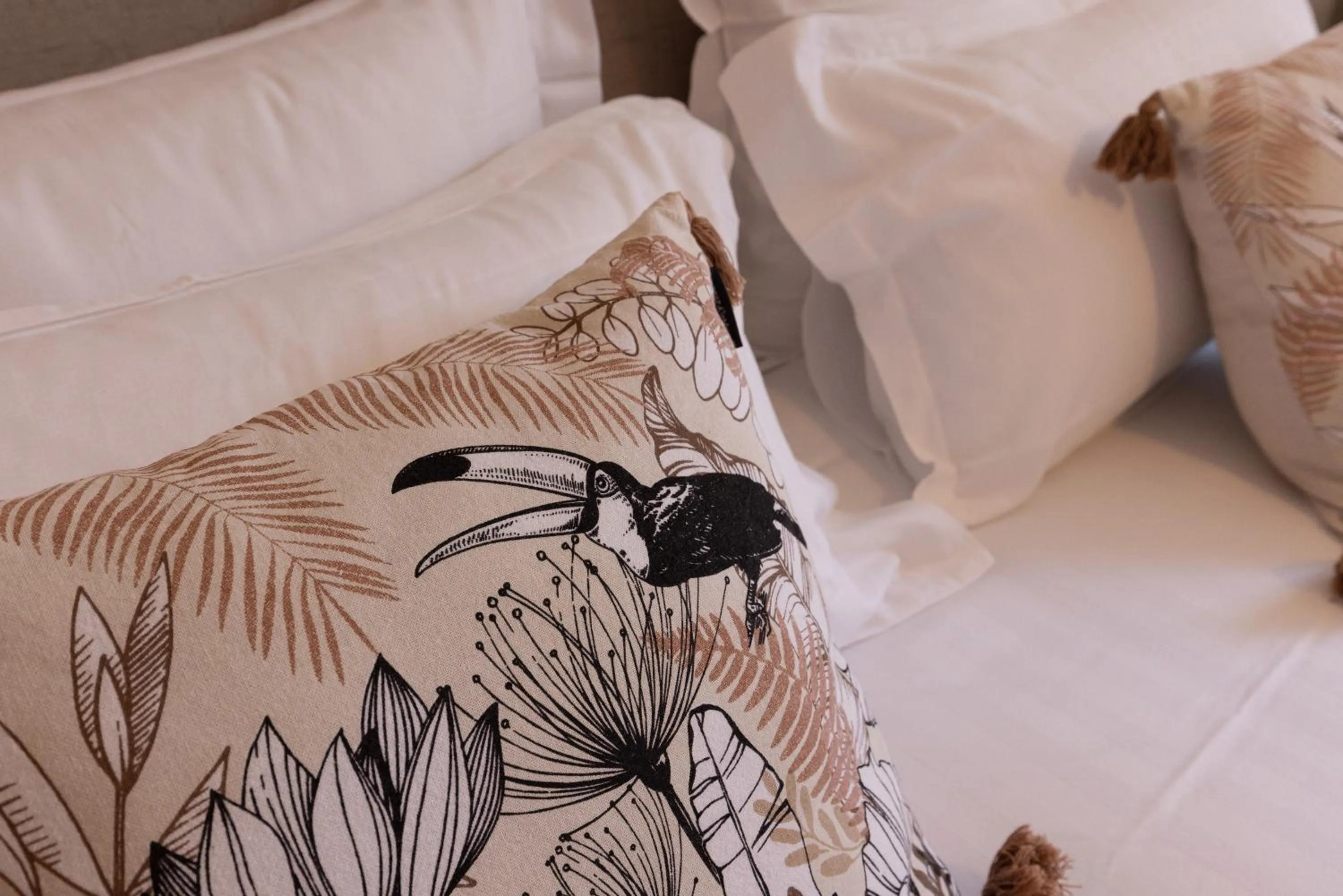 Decorative detail, Bed in Hôtel-Restaurant des Augustins