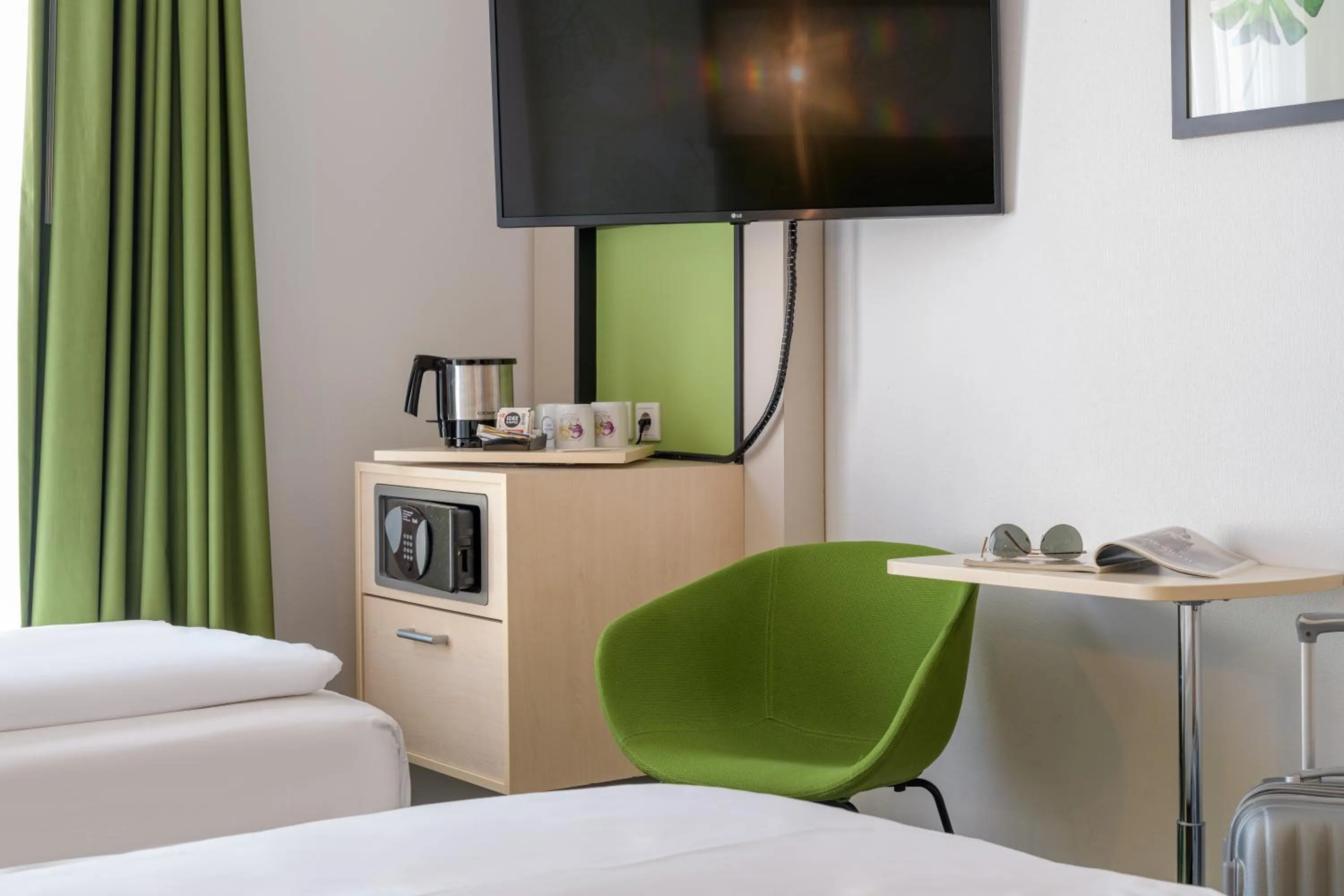 TV and multimedia, Bed in Mercure Hotel Hannover Mitte