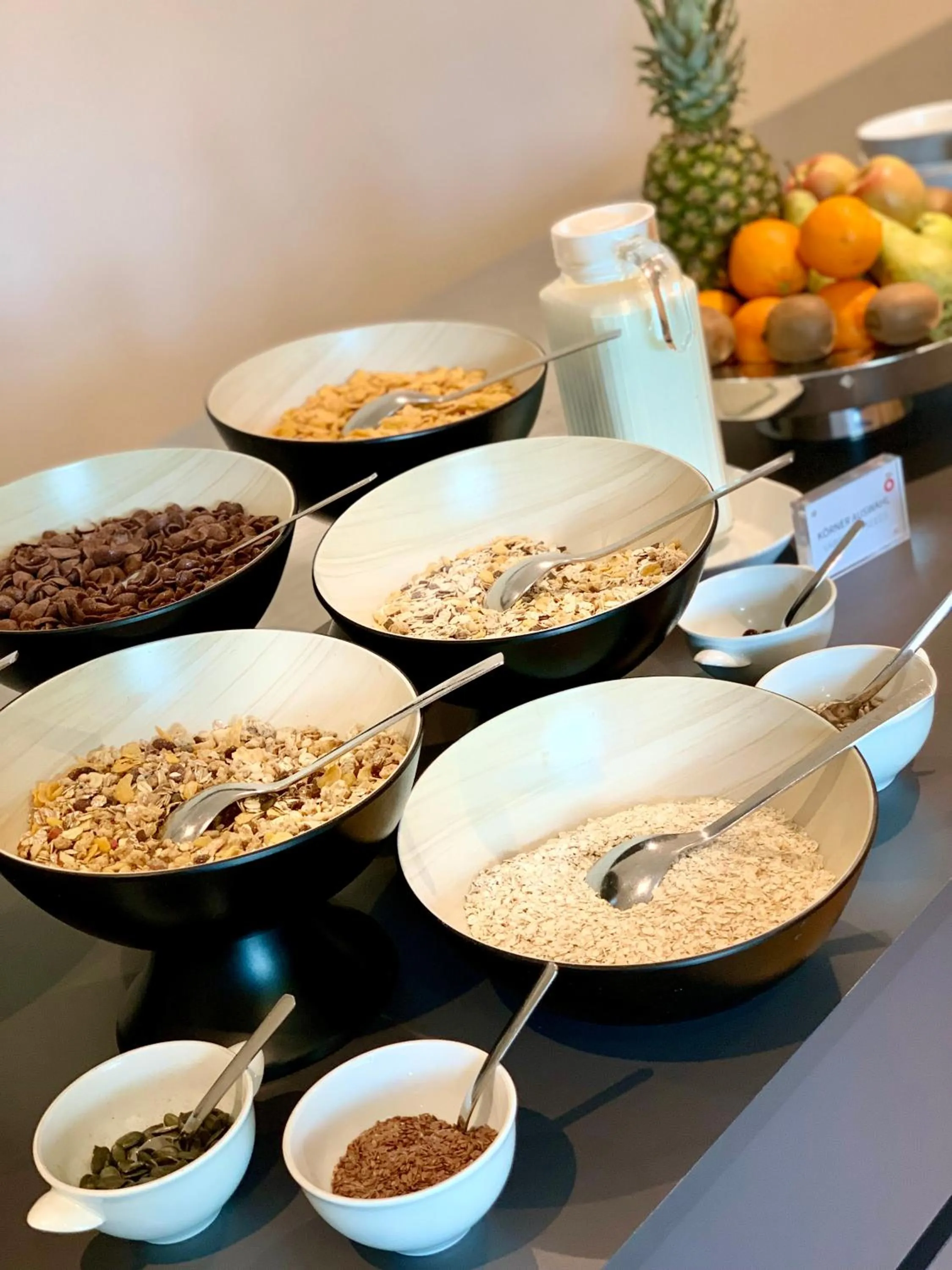 Buffet breakfast in SCOTTY & EMILY Hotel Ulm